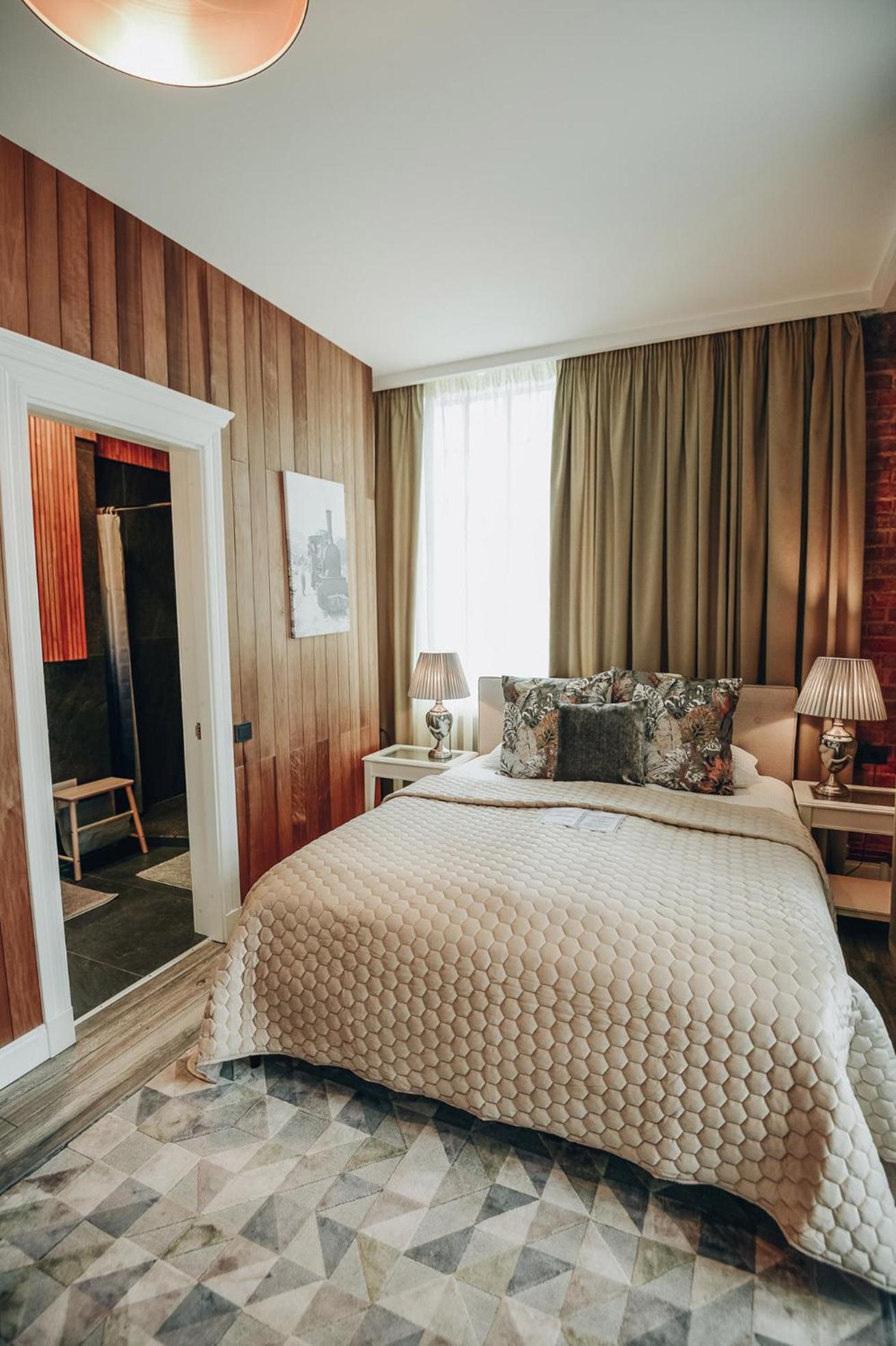 Standard King Room photo 3