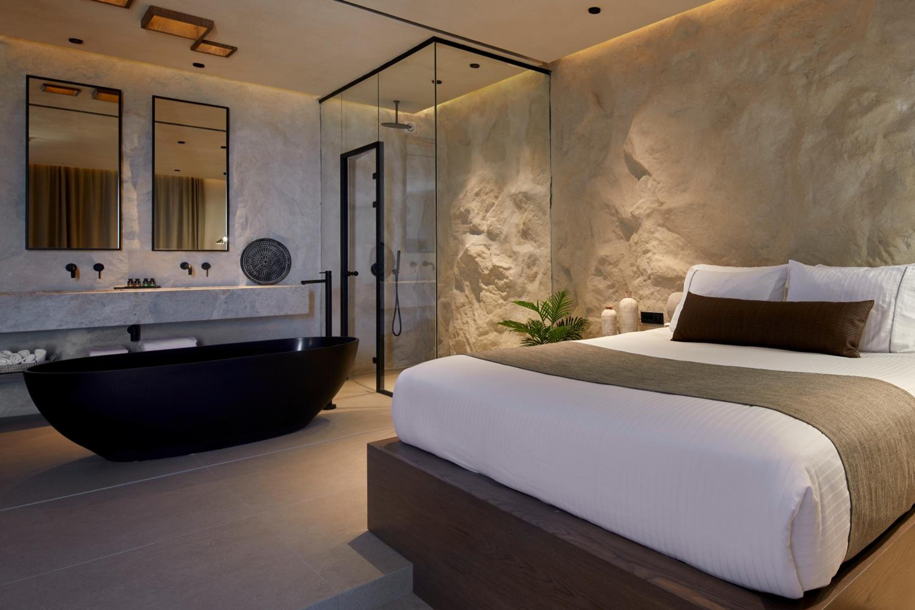 Grand North Suite with Private Heated Pool photo 3