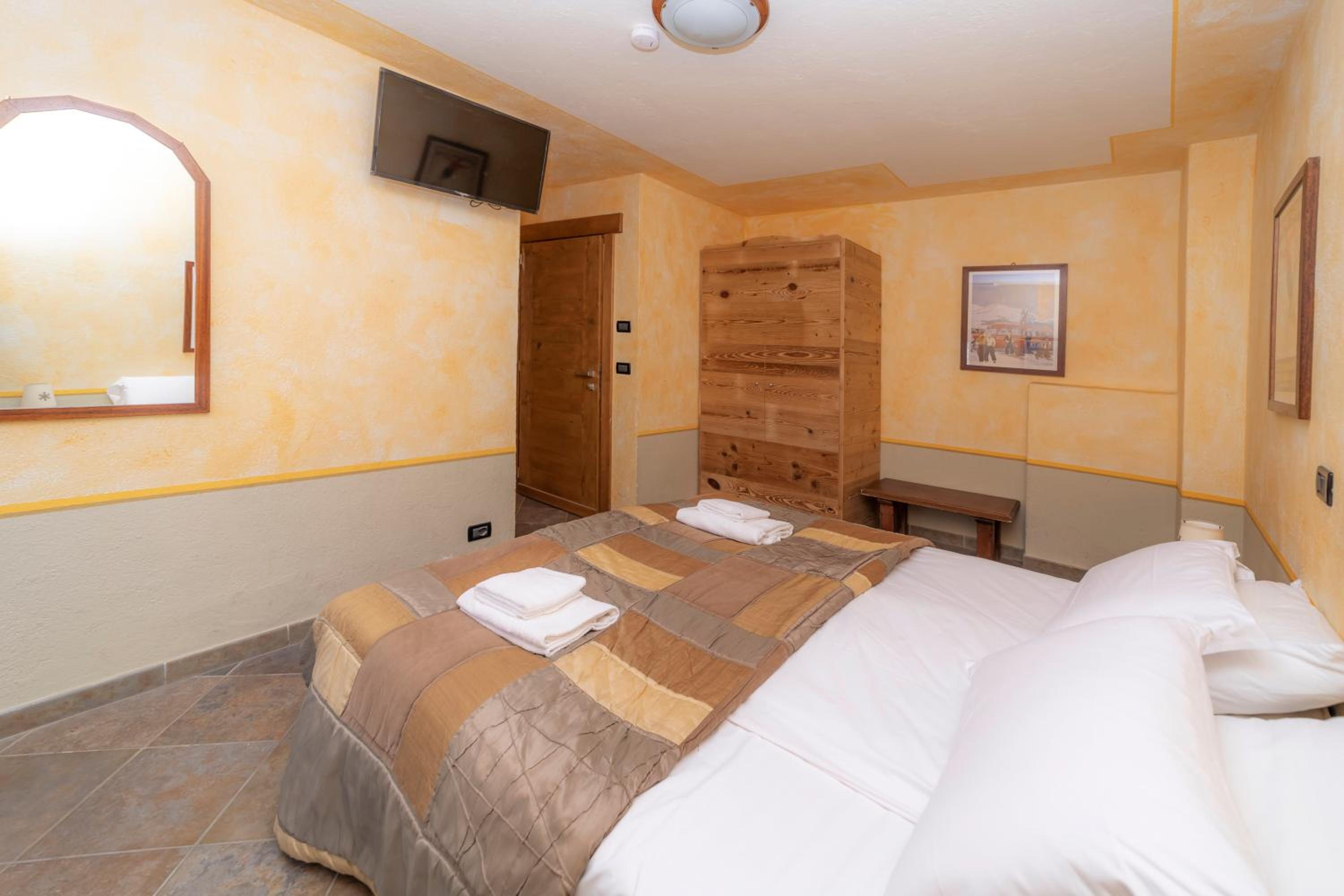 Standard Double Room - Photo 2