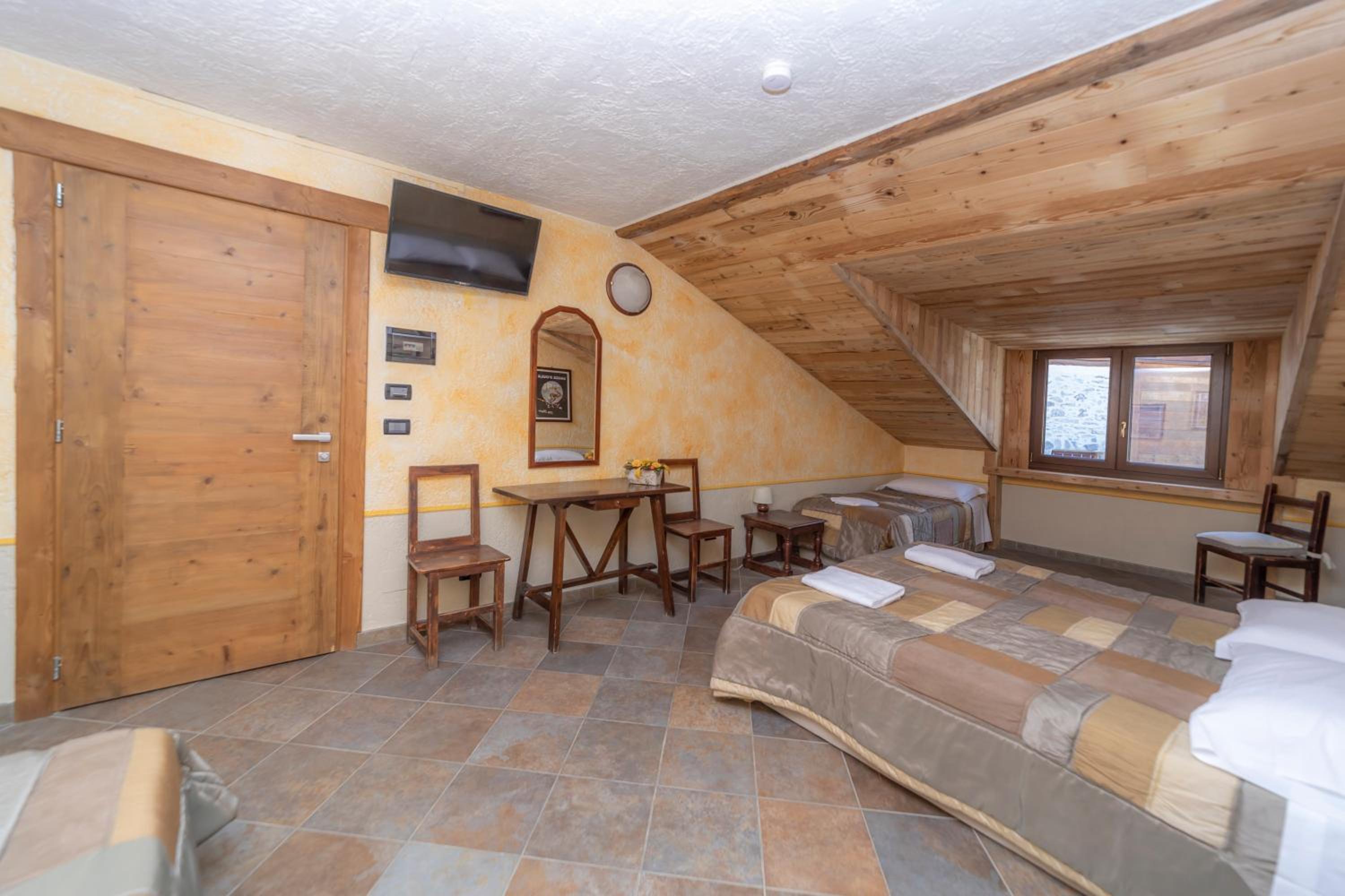 Standard Triple Room - Photo 1