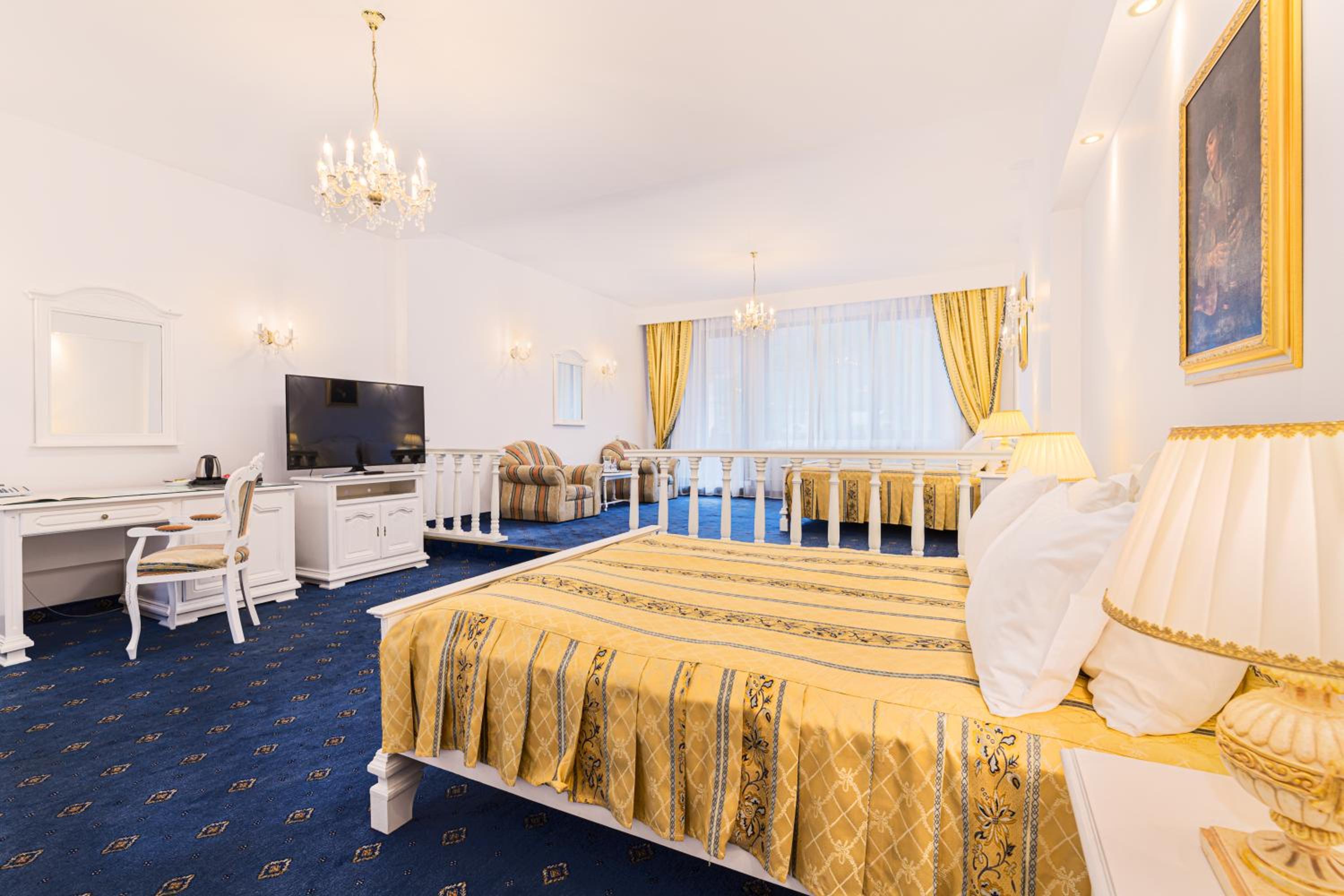 Executive Double Room with Two King Beds and  Balcony