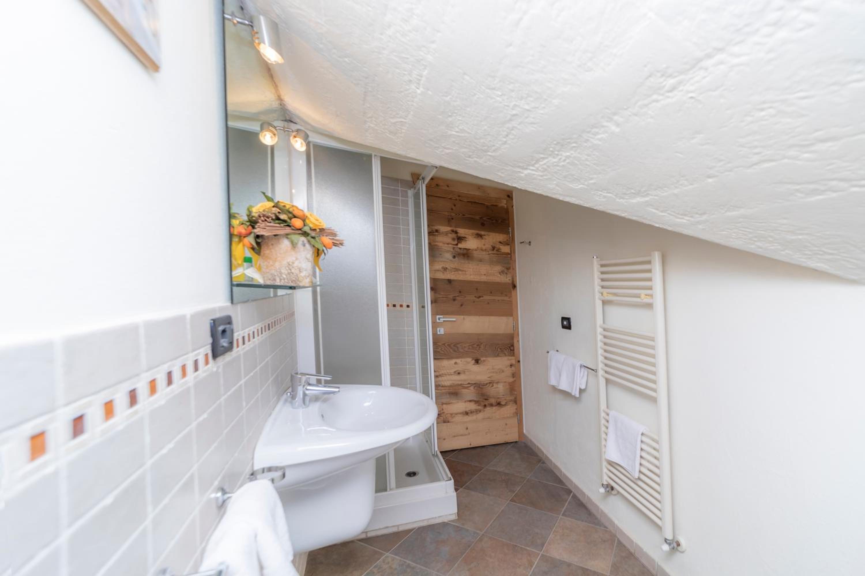 Standard Double Room - Photo 7