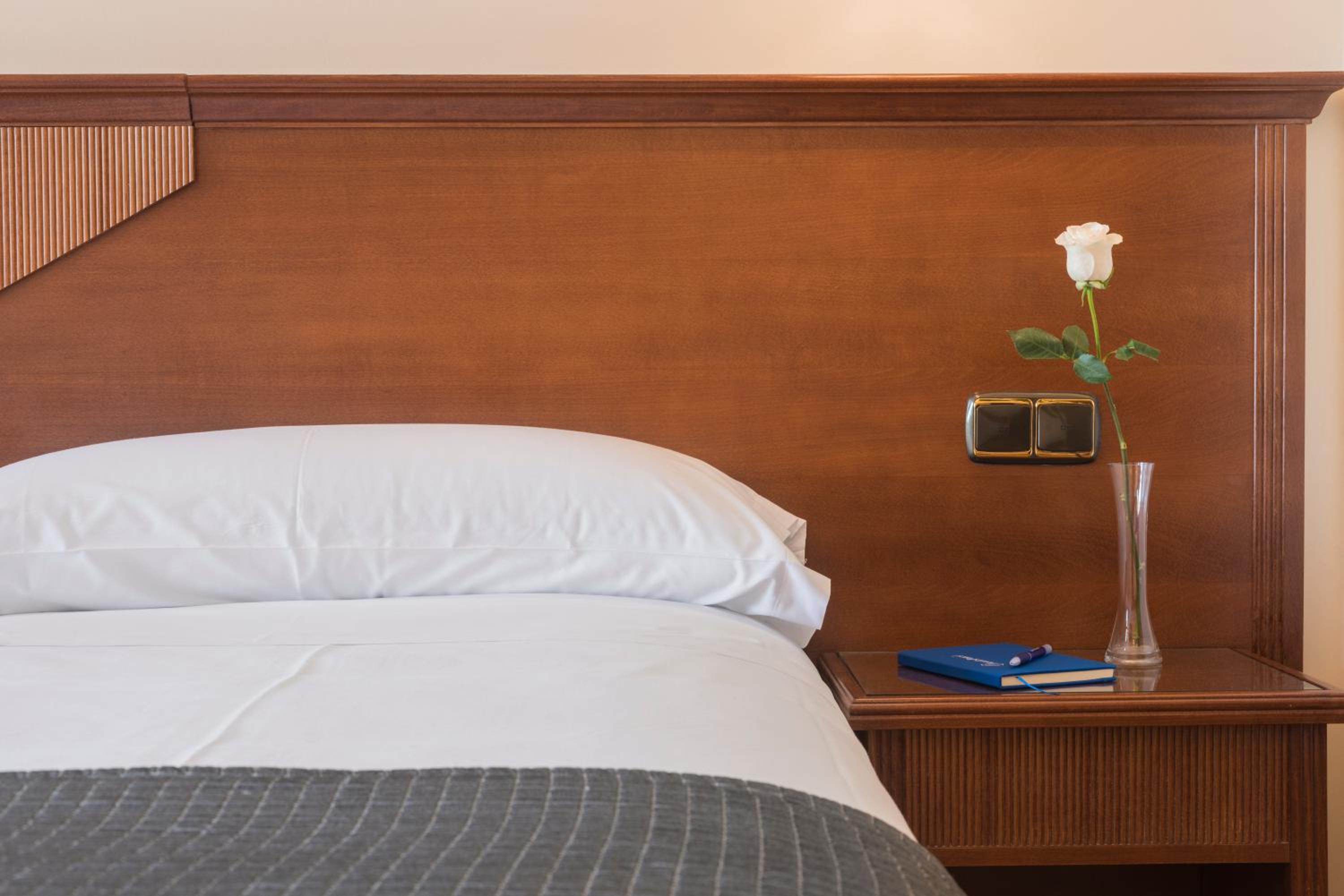 Double or Twin Room - Photo 8