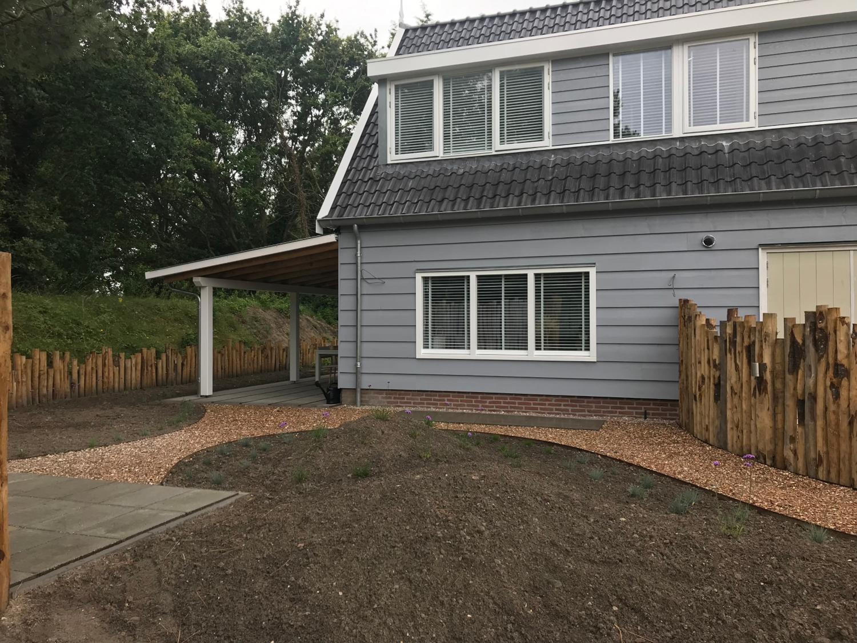 Three-Bedroom House photo 3