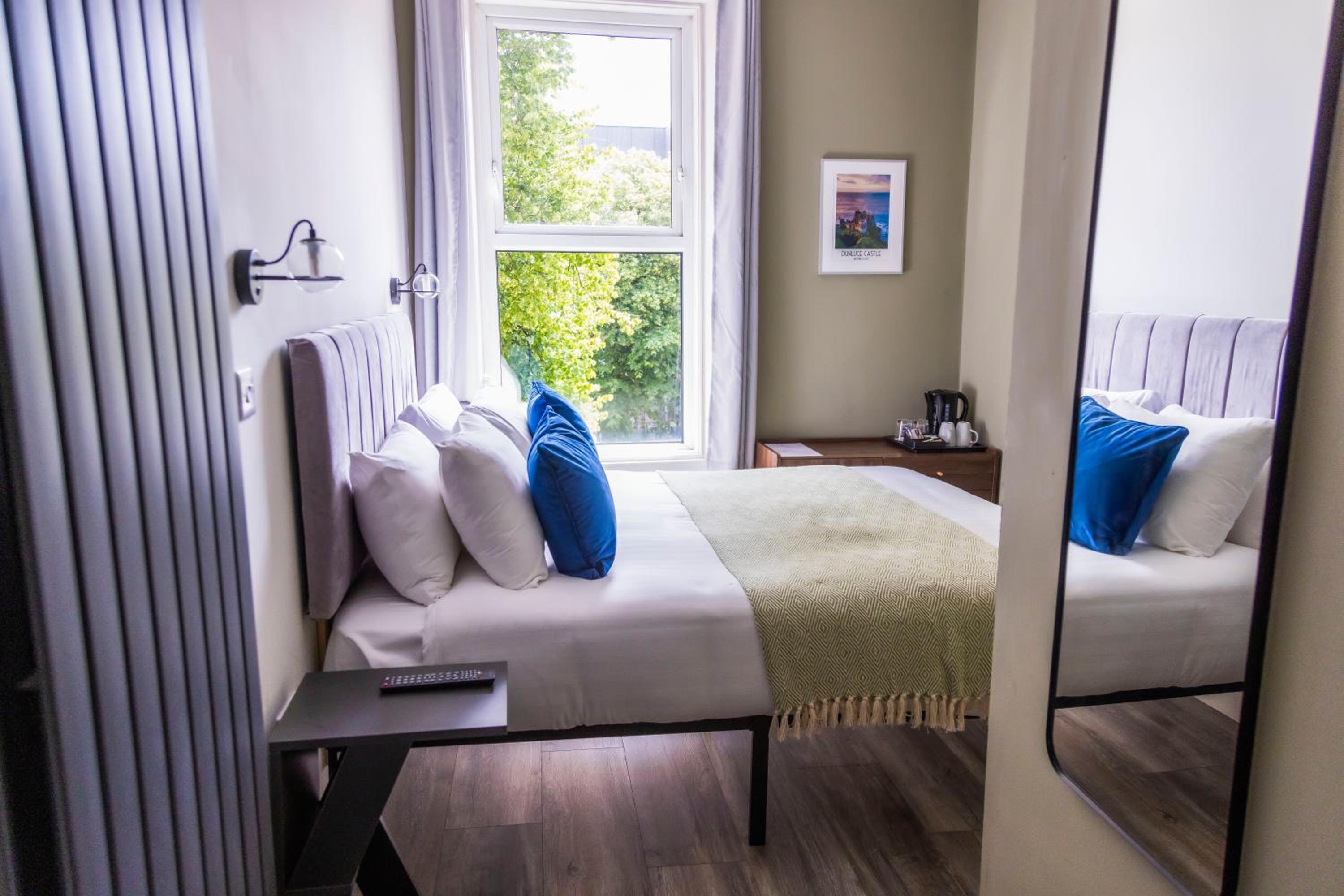 Deluxe King Room photo 3