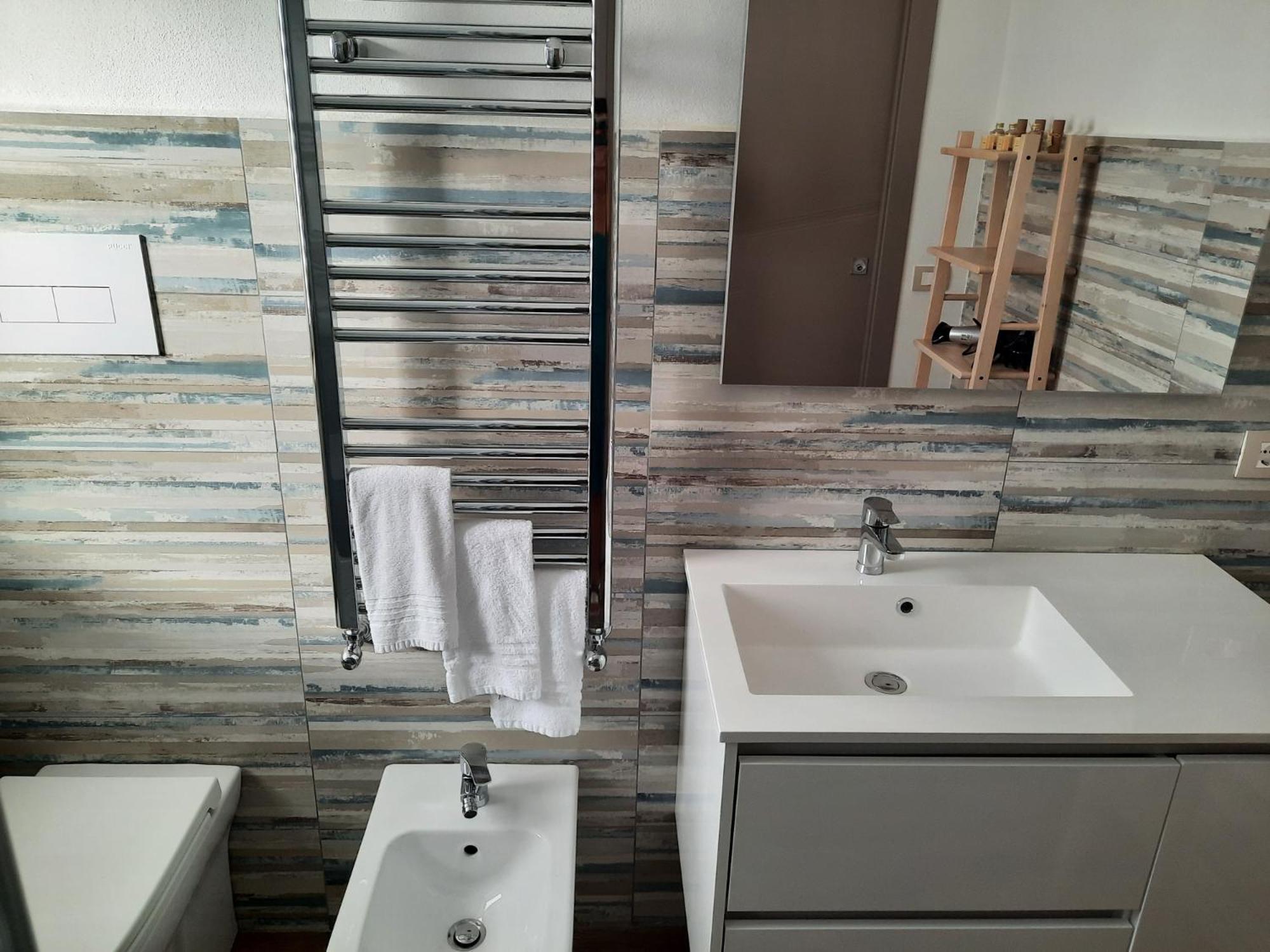 Double Room with Private Bathroom - Photo 4