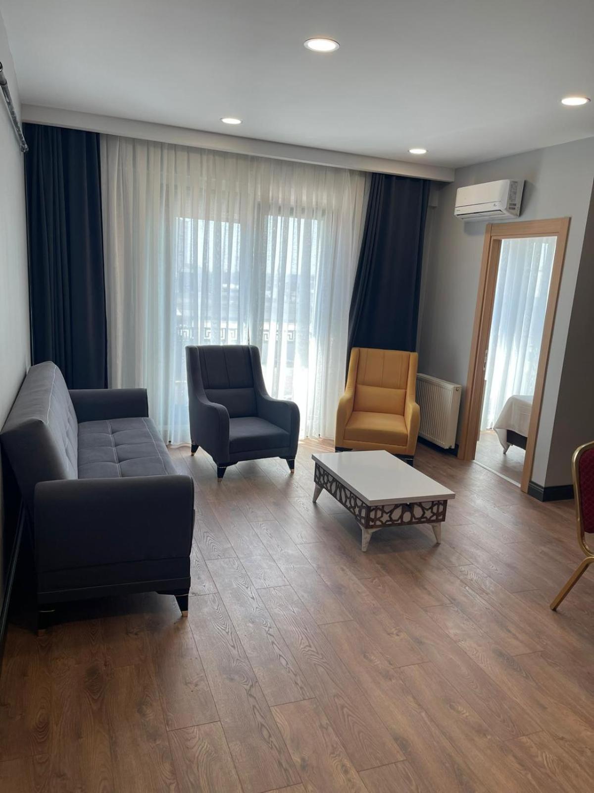 Deluxe Family Room photo 1