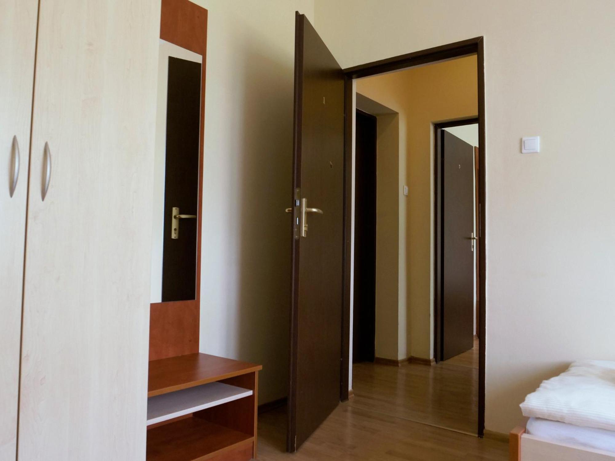 Double or Twin Room - Photo 6