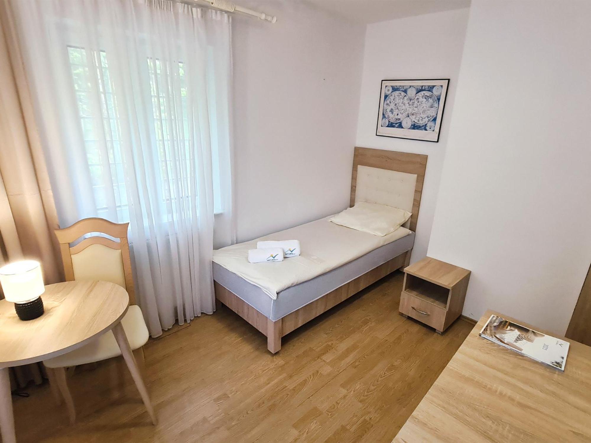 Single Room with Private Bathroom photo 1
