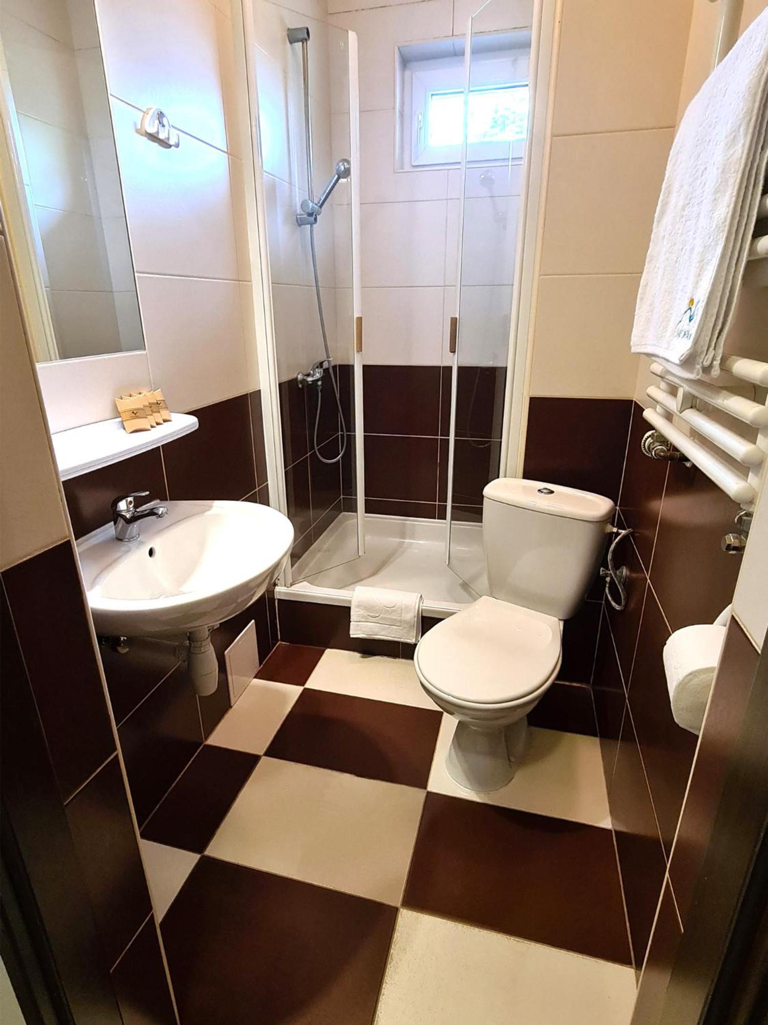 Double or Twin Room - Photo 13