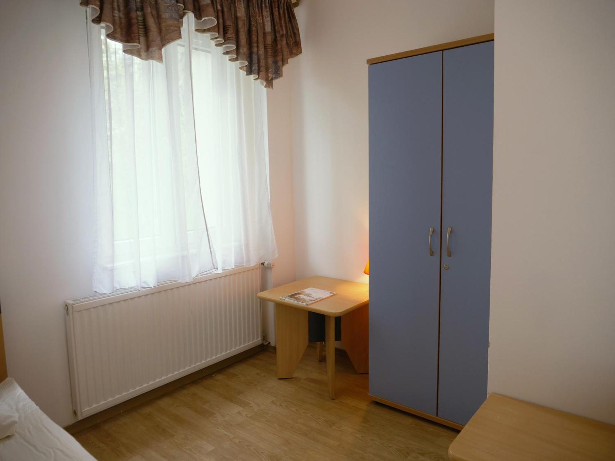 Single Room with Private Bathroom photo 2