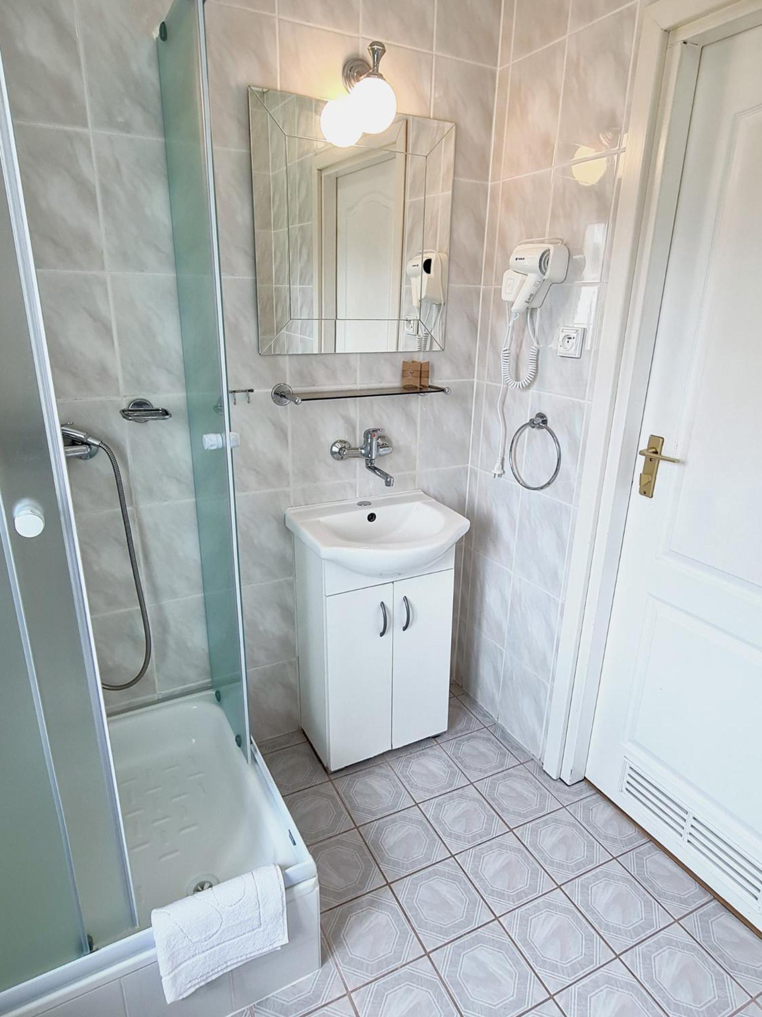 Superior Double Room - Photo 8