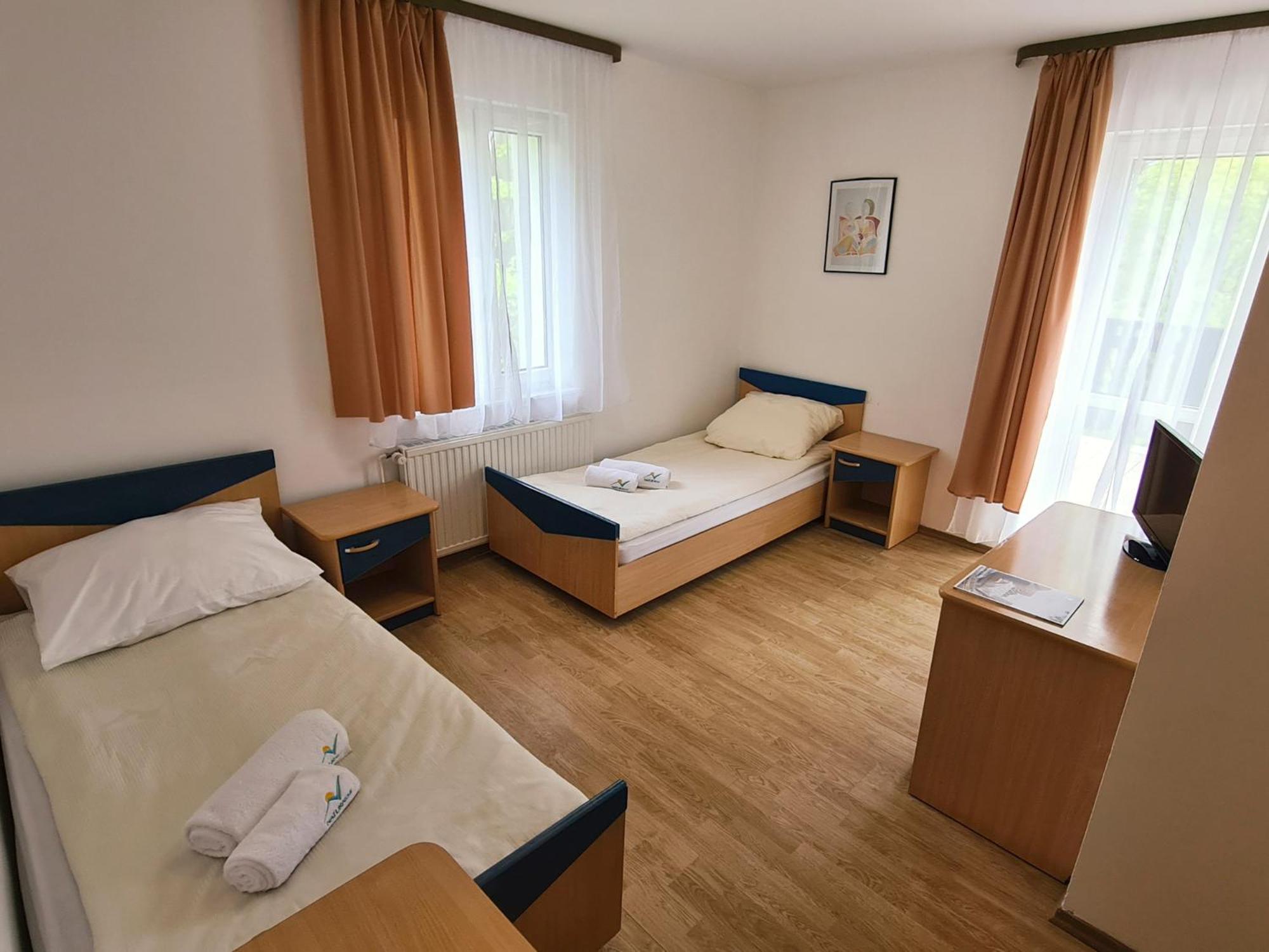 Double or Twin Room - Photo 15