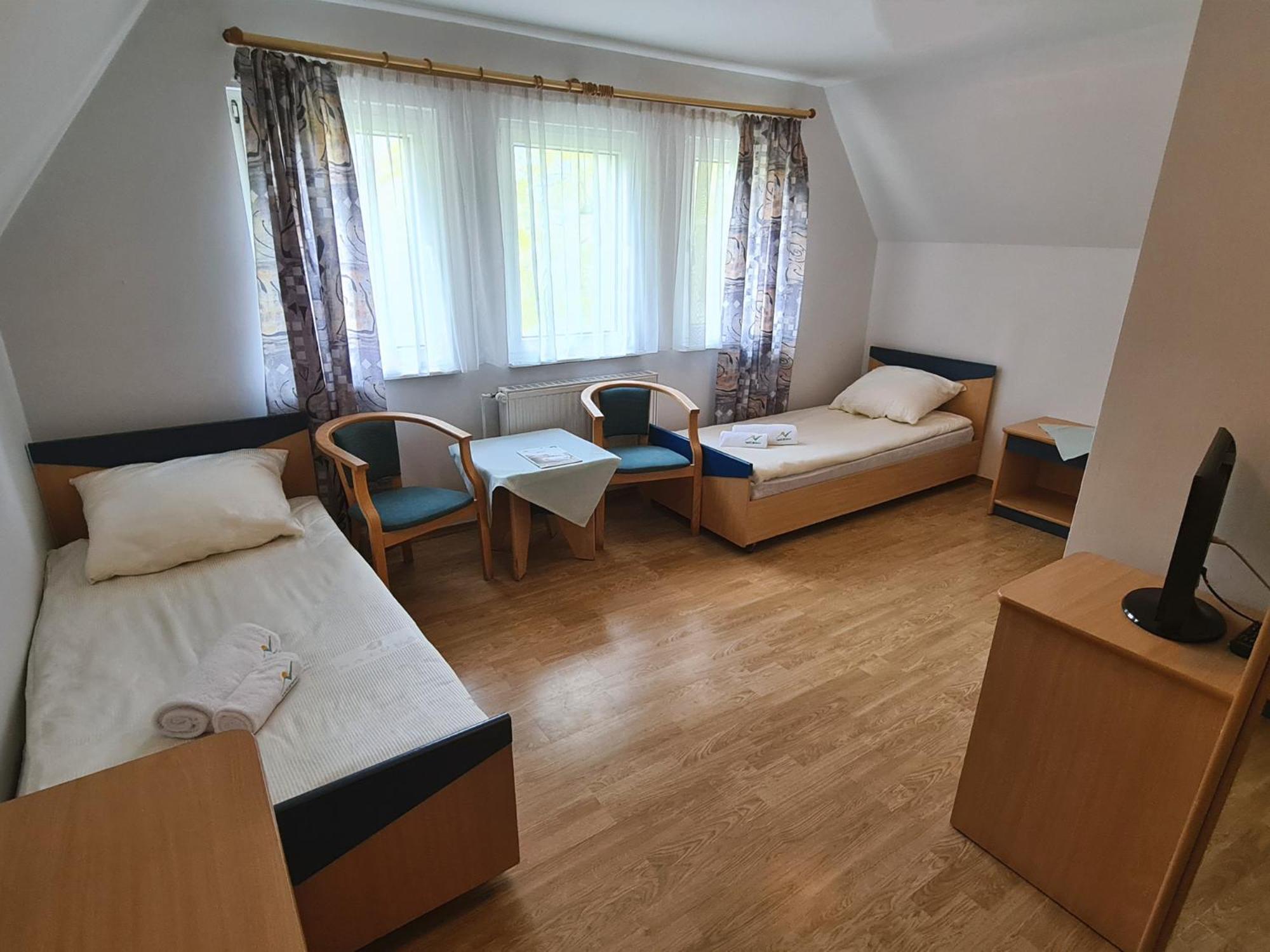 Triple Room - Photo 13