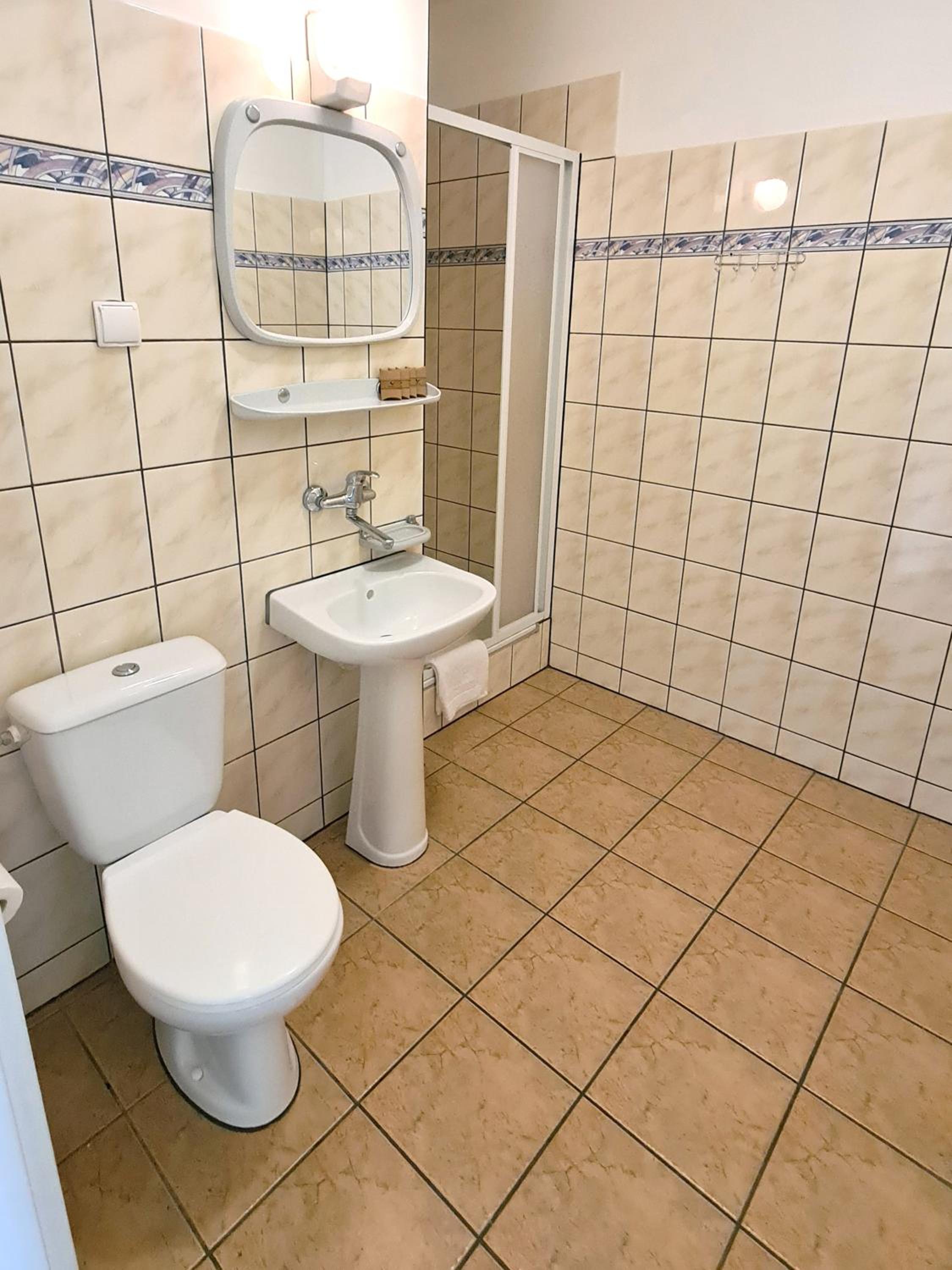 Double or Twin Room - Photo 10