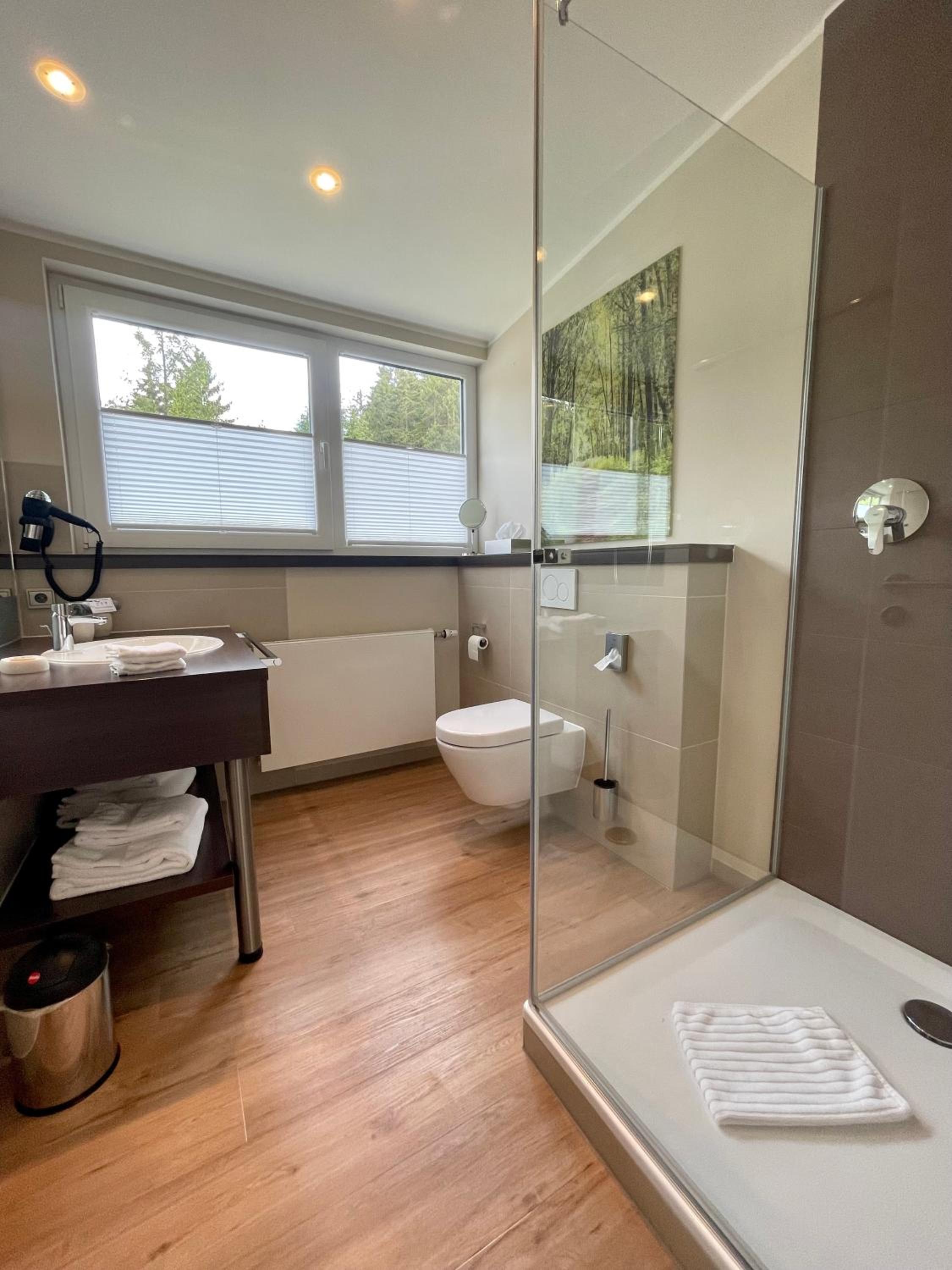 Junior Suite with Balcony - Photo 3