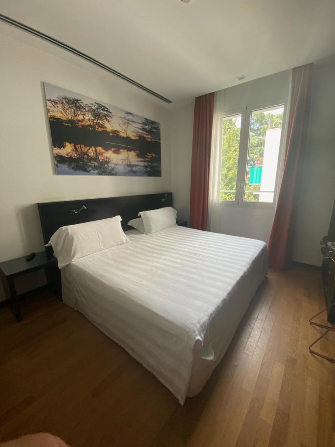 Deluxe Double Room with Balcony - Photo 1