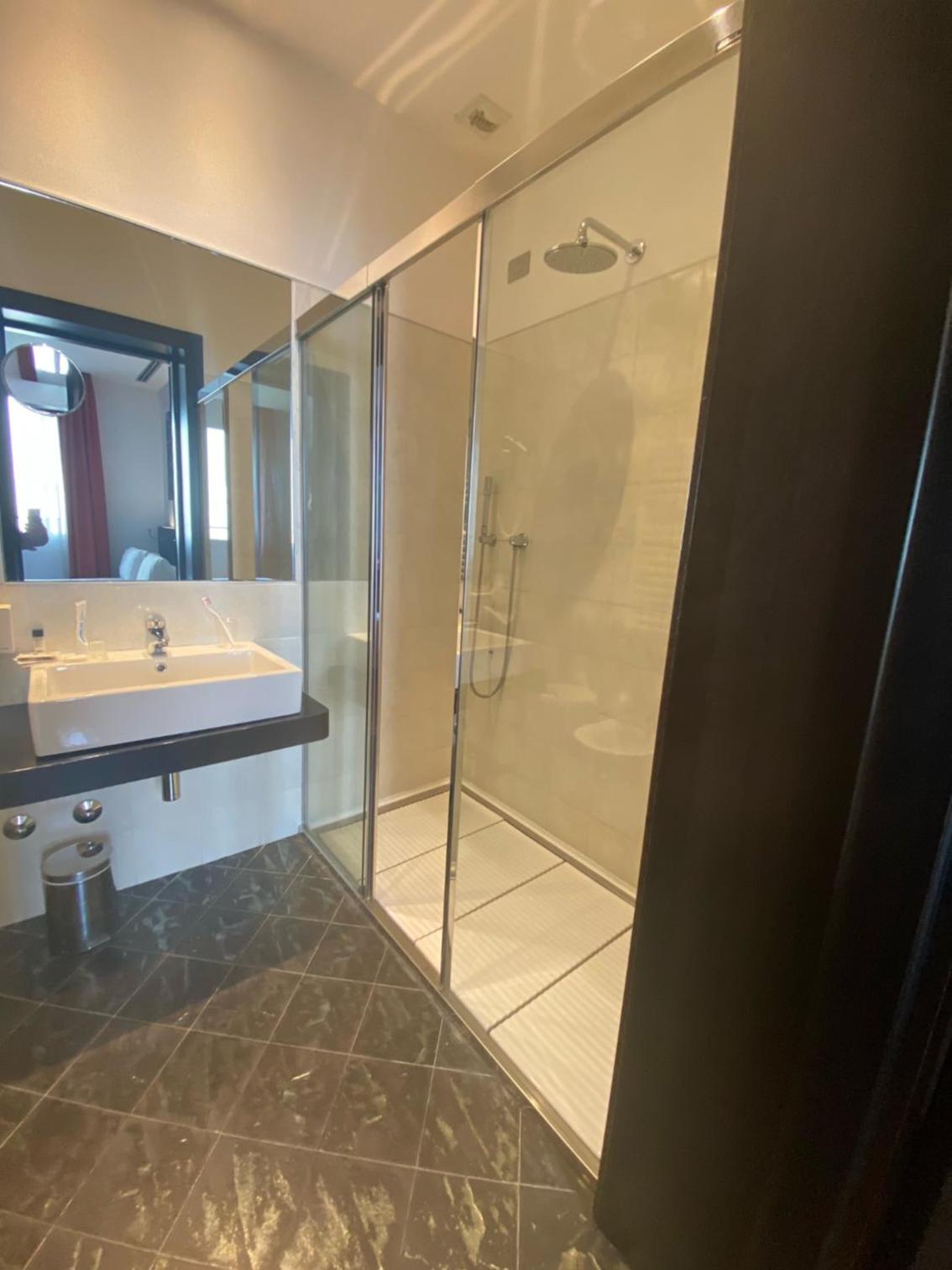 Standard Double with Balcony - Photo 8
