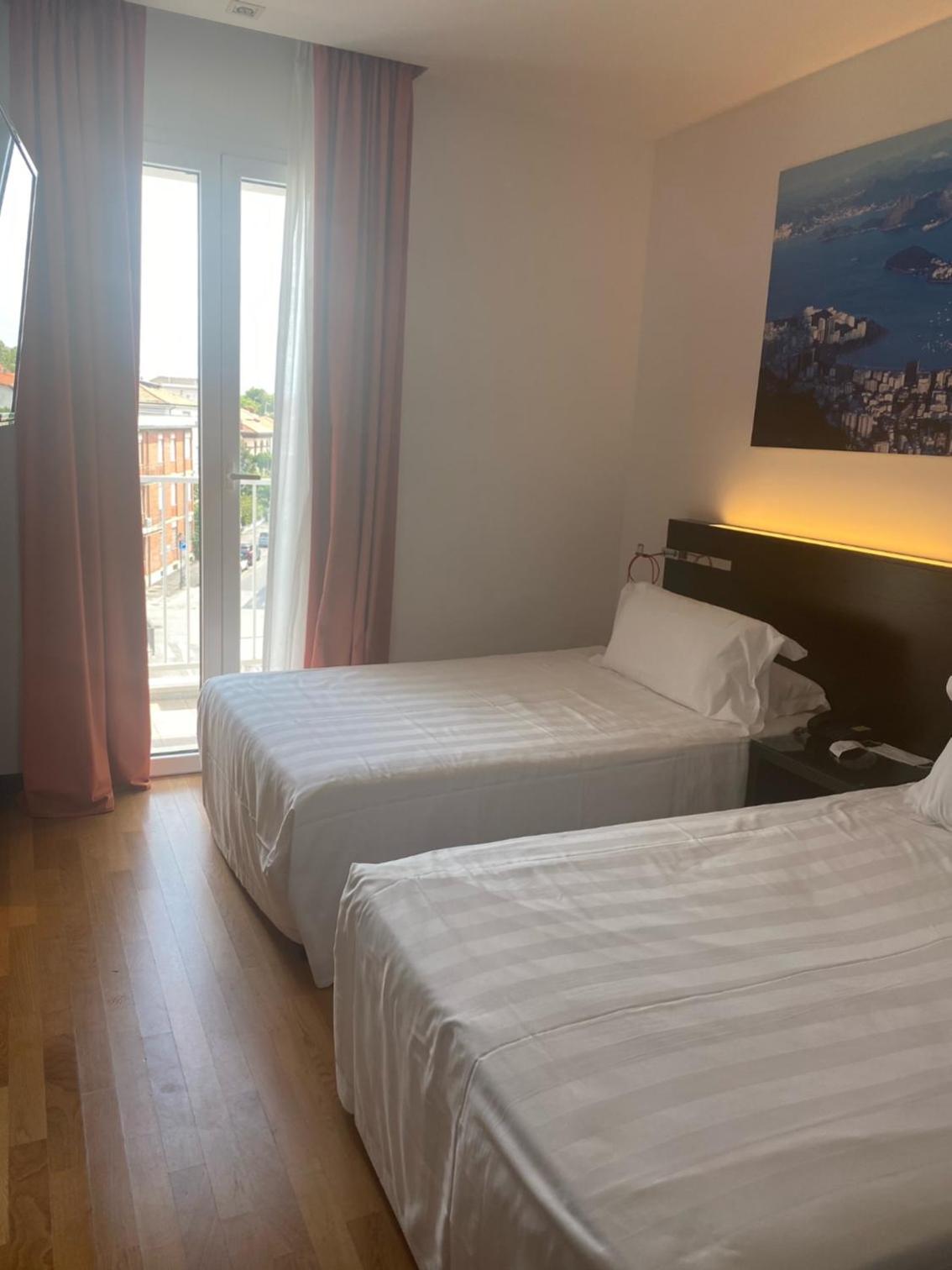 Twin Room - Photo 1