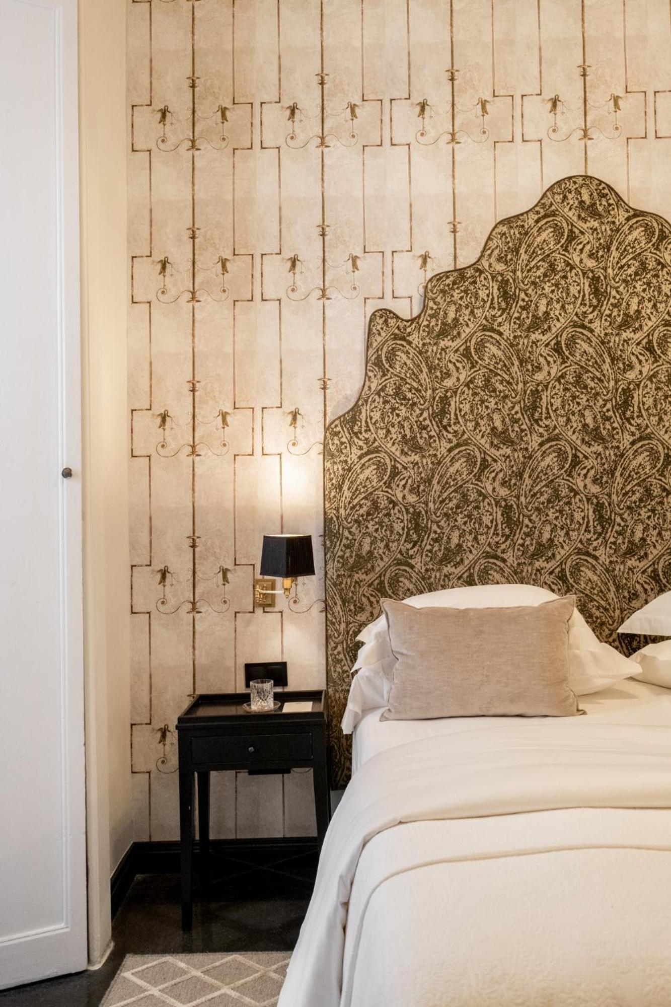 Junior Suite with Balcony - Photo 6
