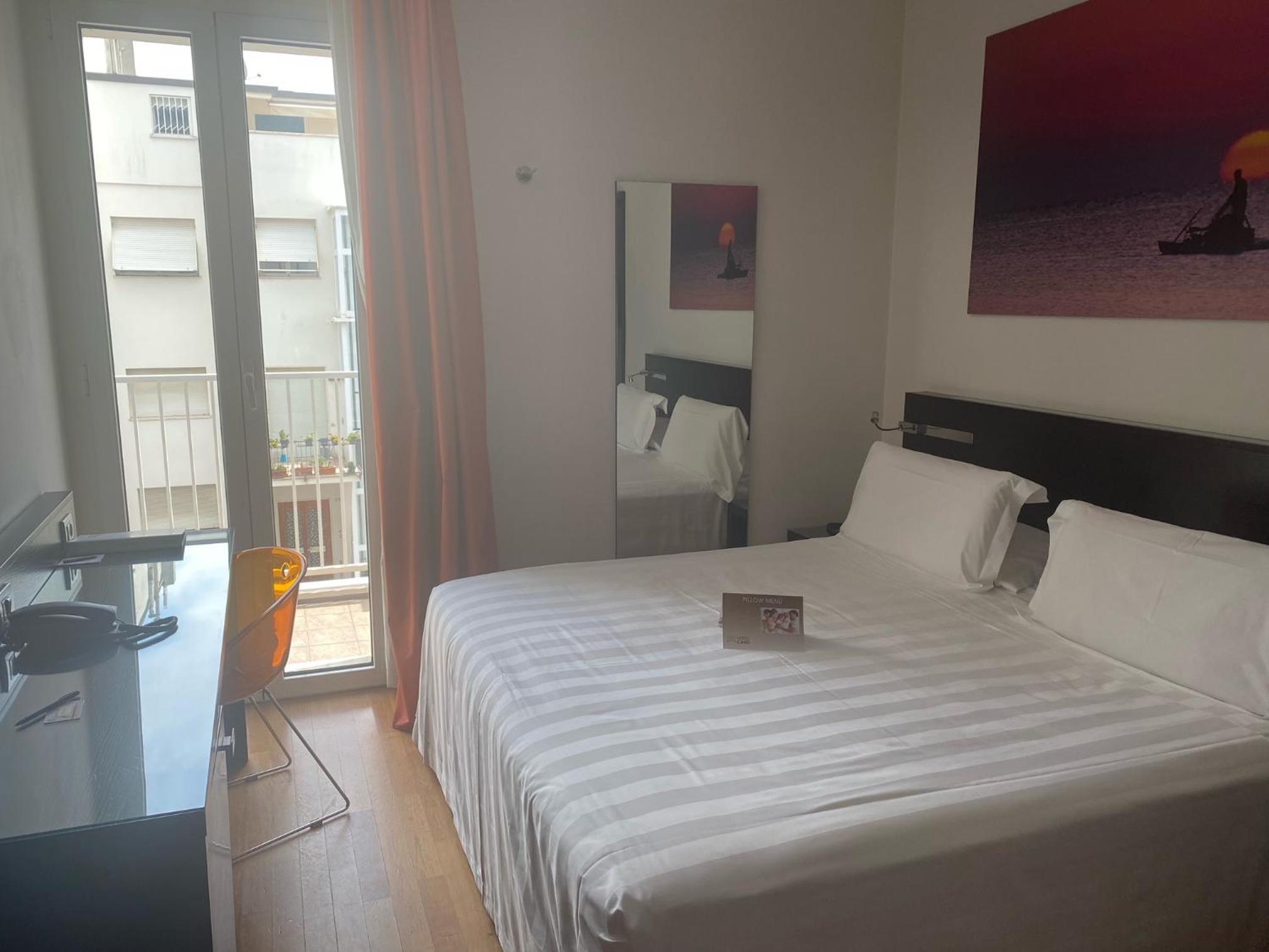 Standard Double with Balcony - Photo 3