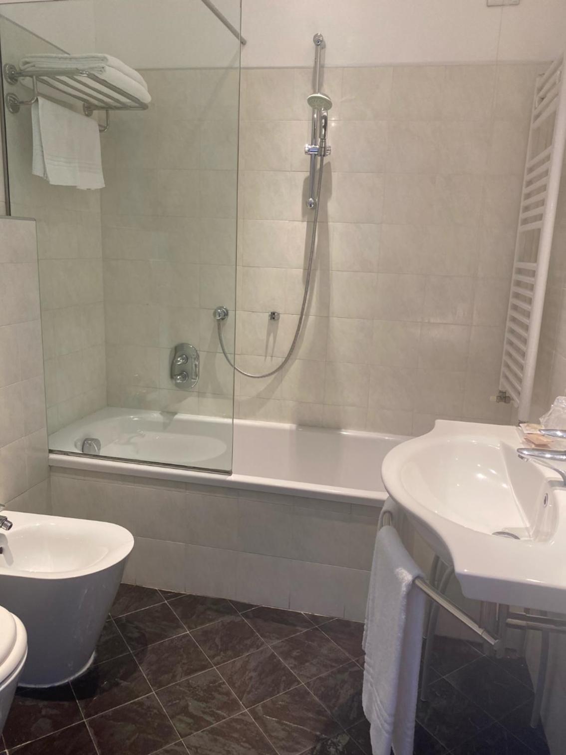 Standard Double with Balcony - Photo 5