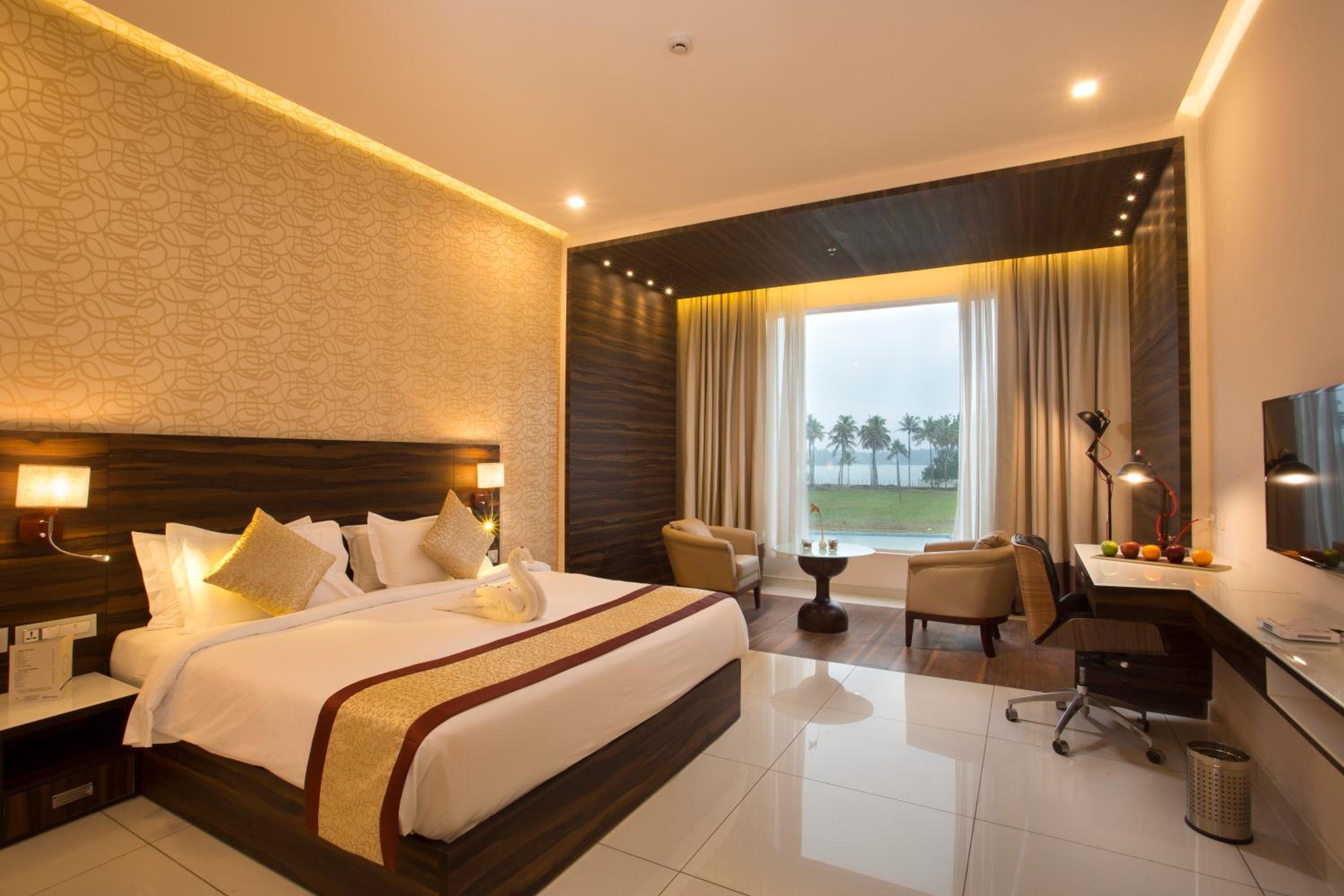 Premium room with Lake View photo