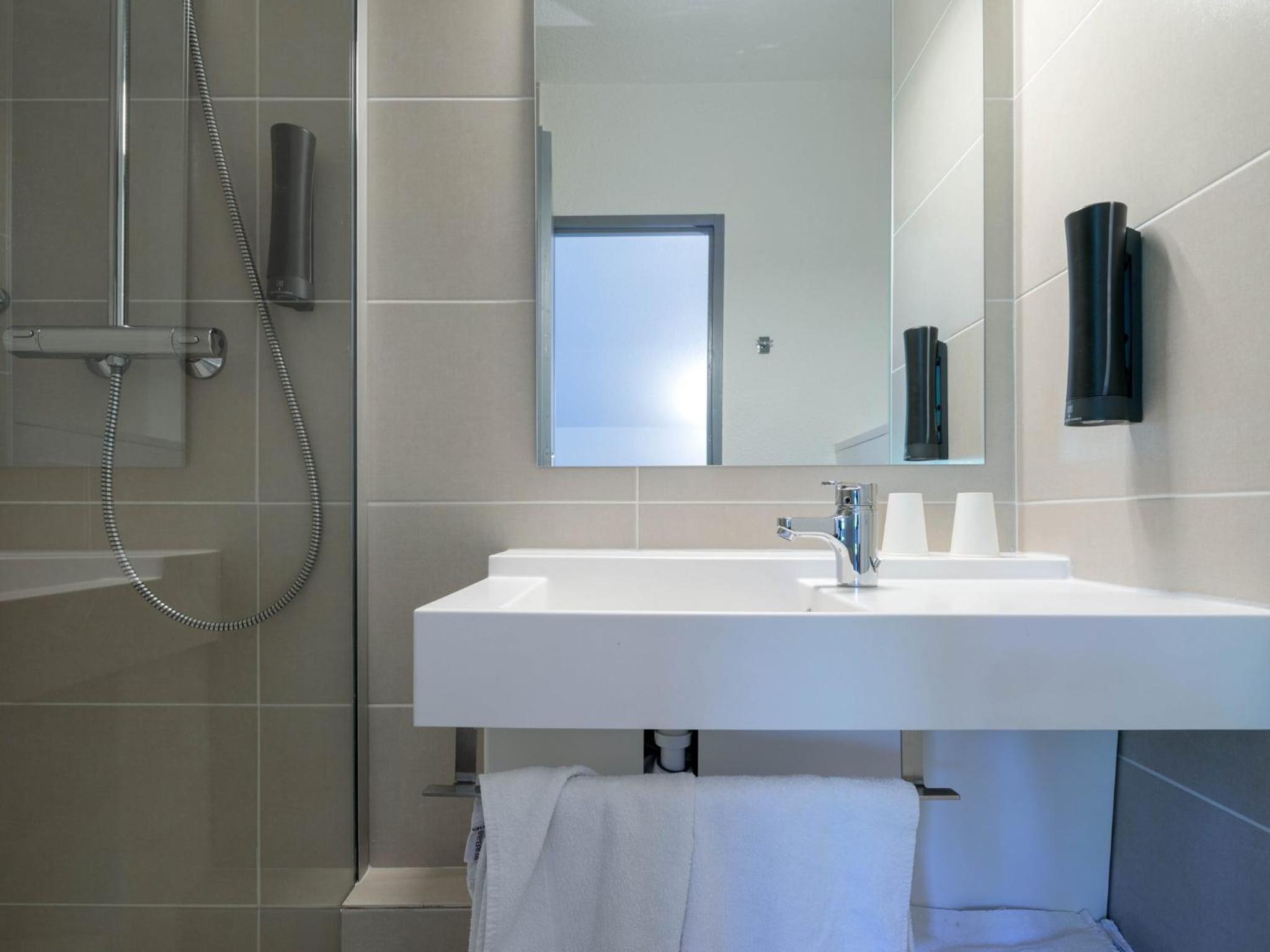 Double or Twin Room - Photo 3