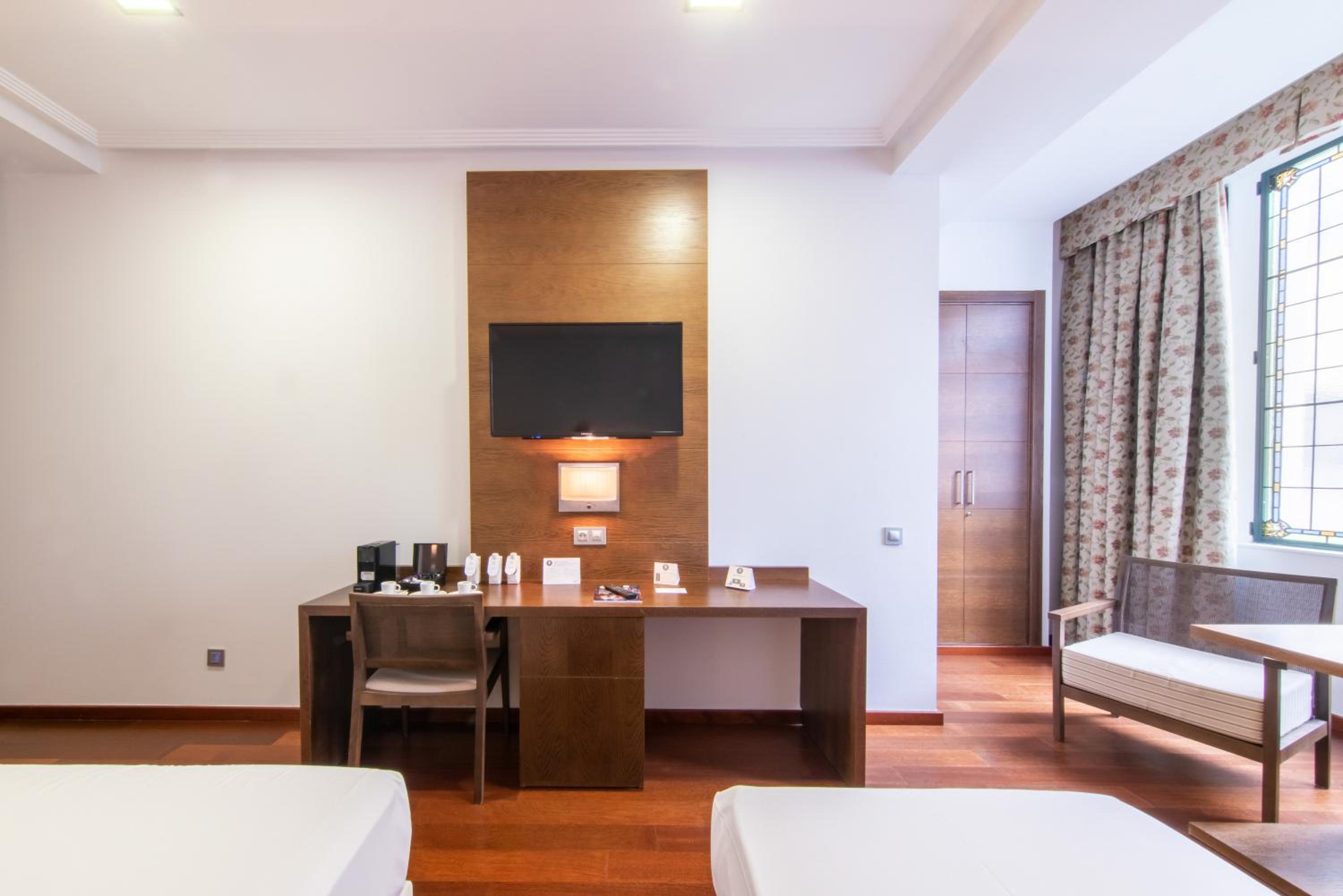 Double or Twin Room - Photo 9