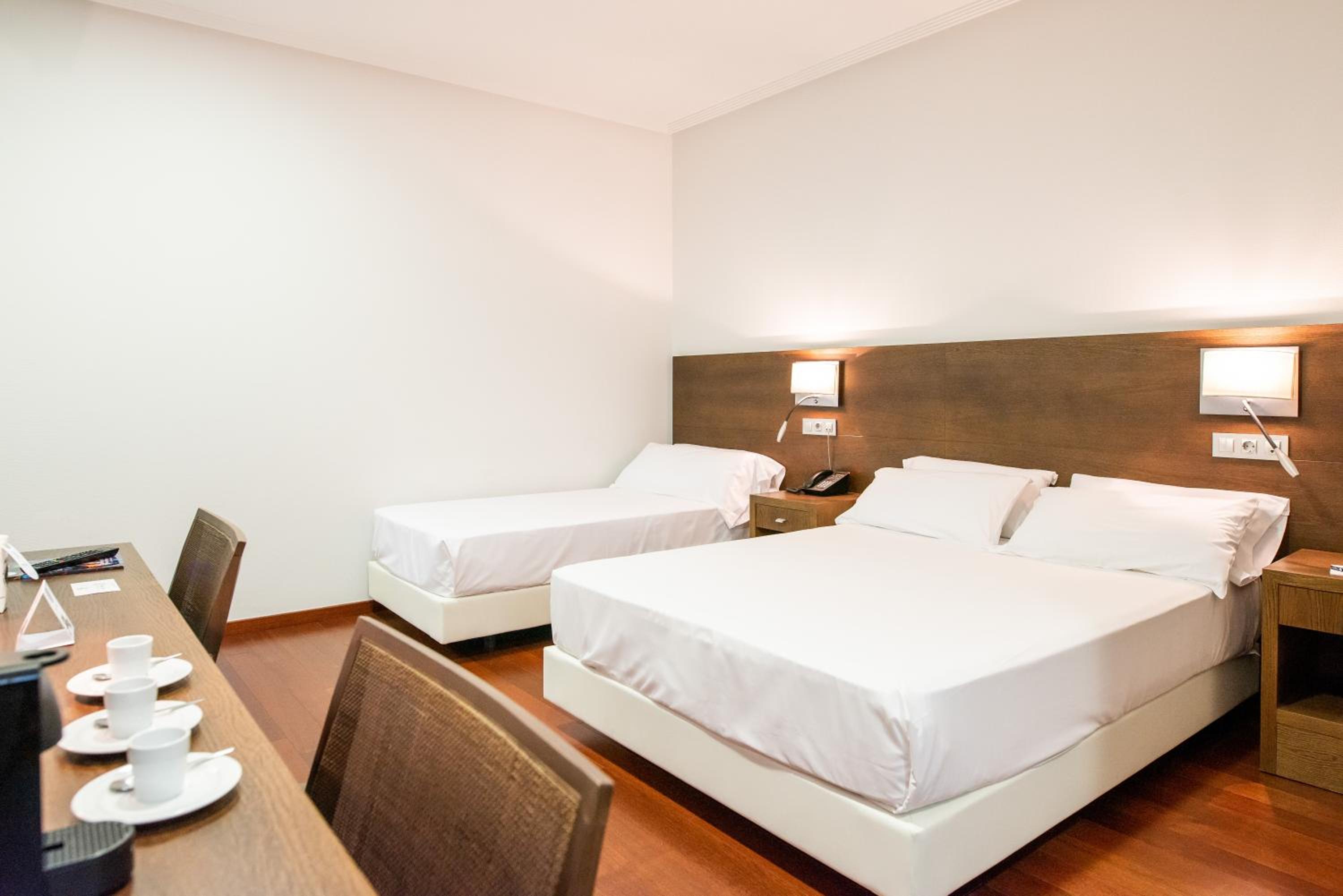 Double Room with Extra Bed - Photo 1