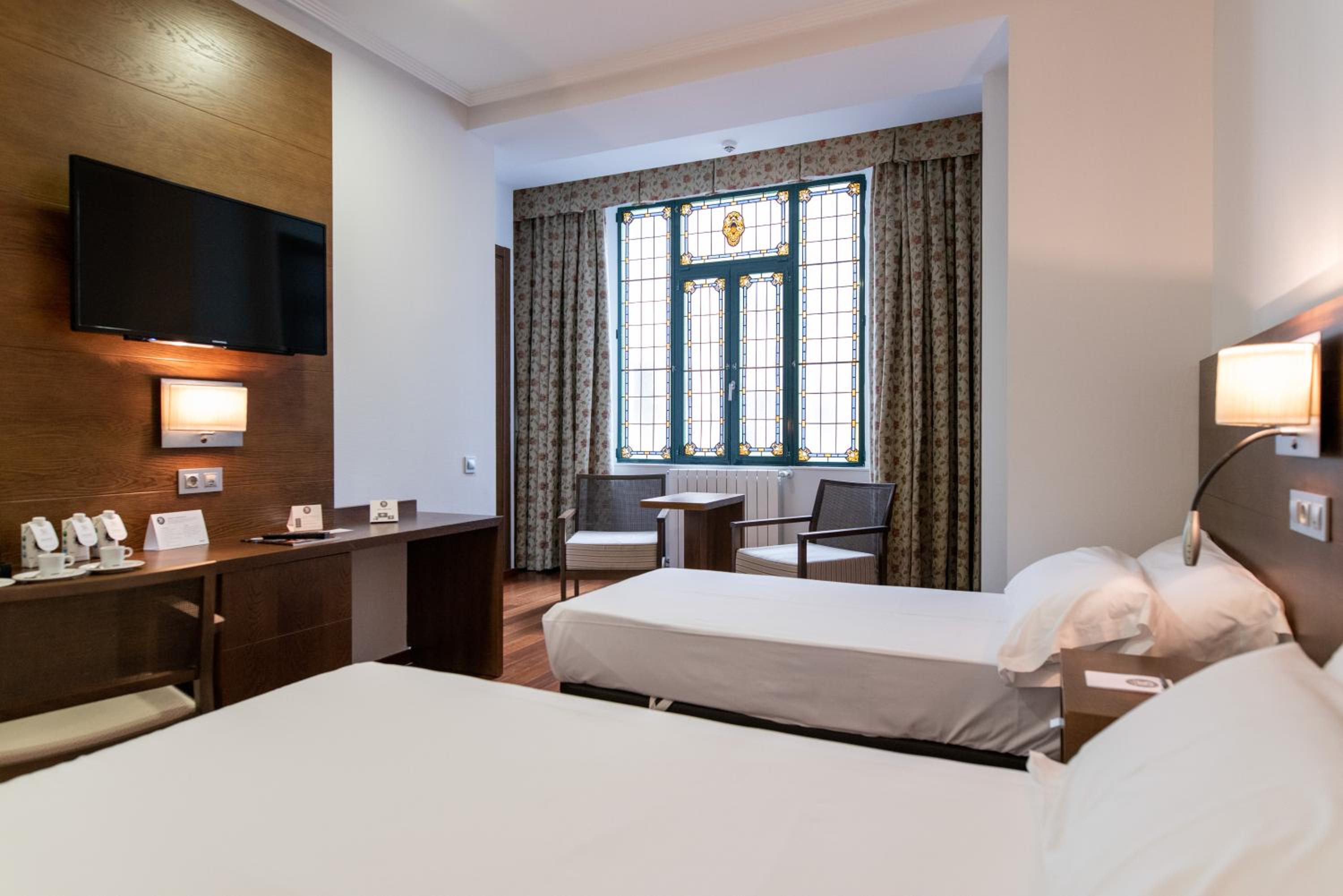 Double Room with Extra Bed - Photo 9