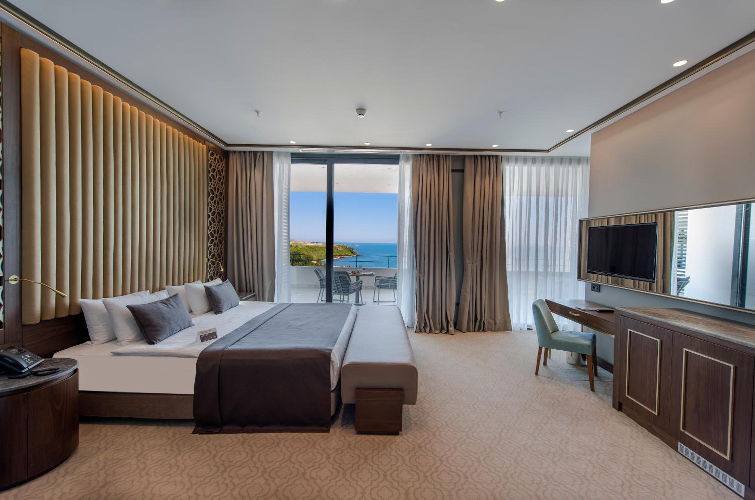 Junior Suite with Sea View - Photo 1