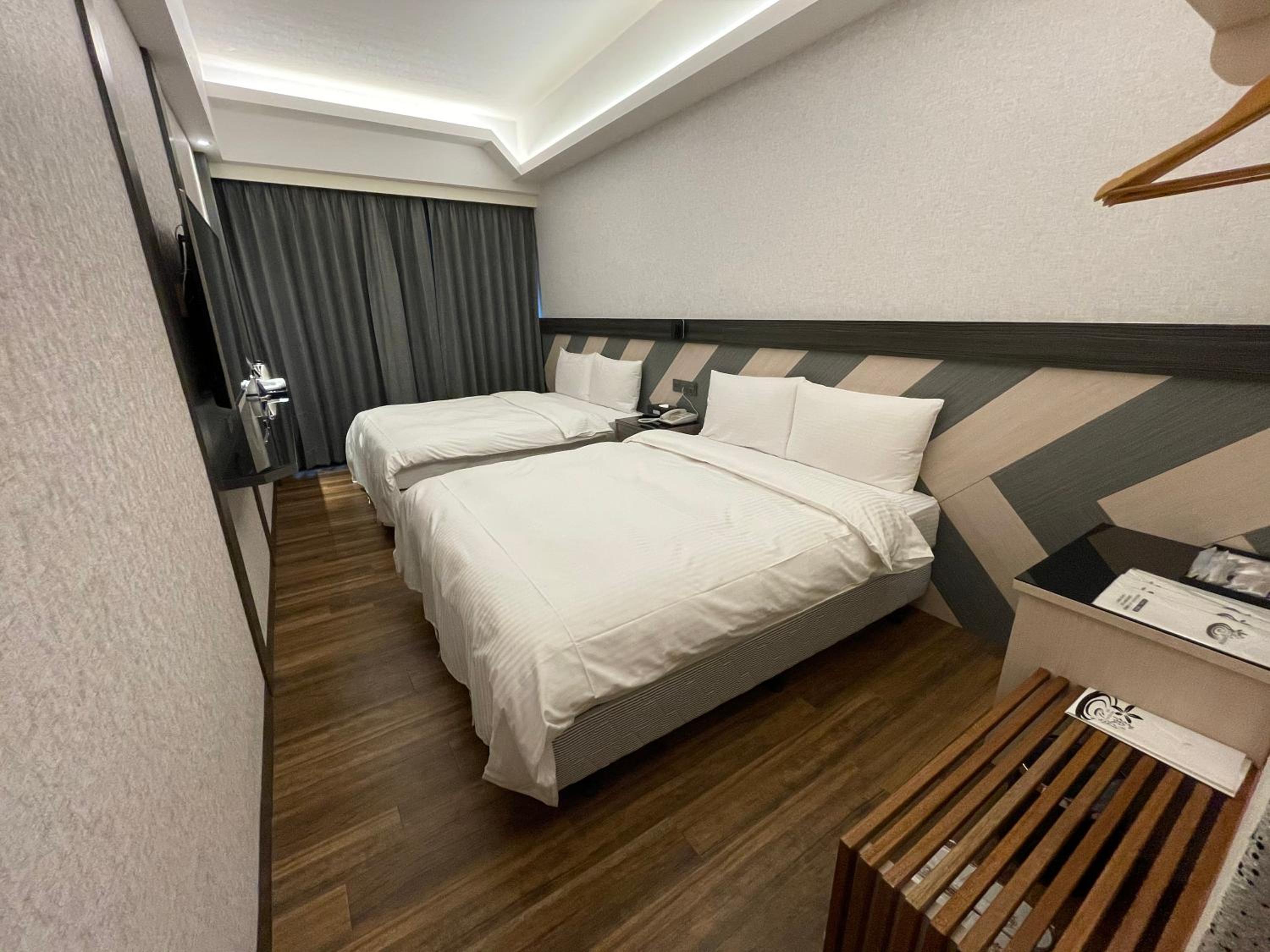 Quadruple Room with Balcony - Photo 6