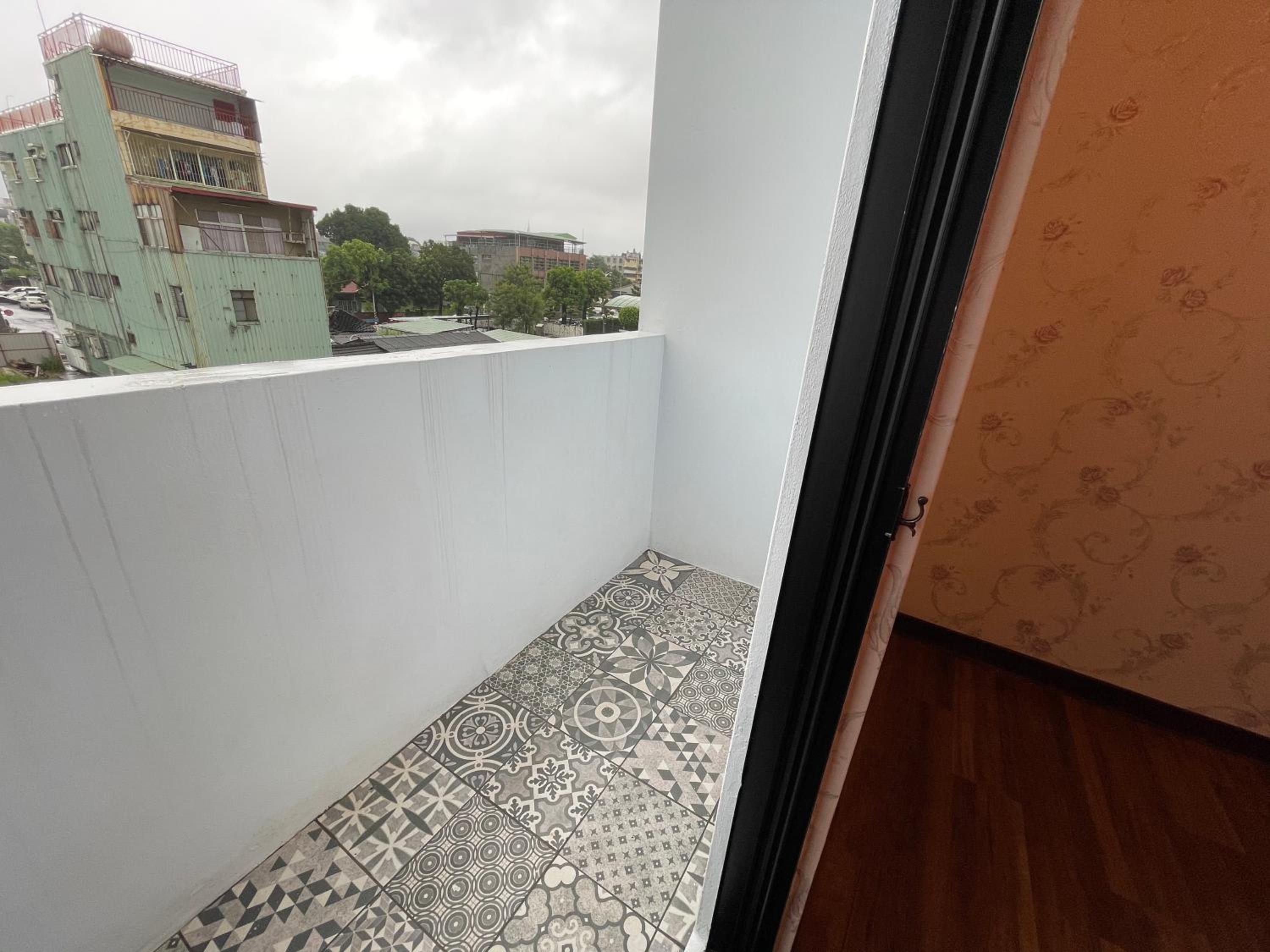 Quadruple Room with Balcony - Photo 12