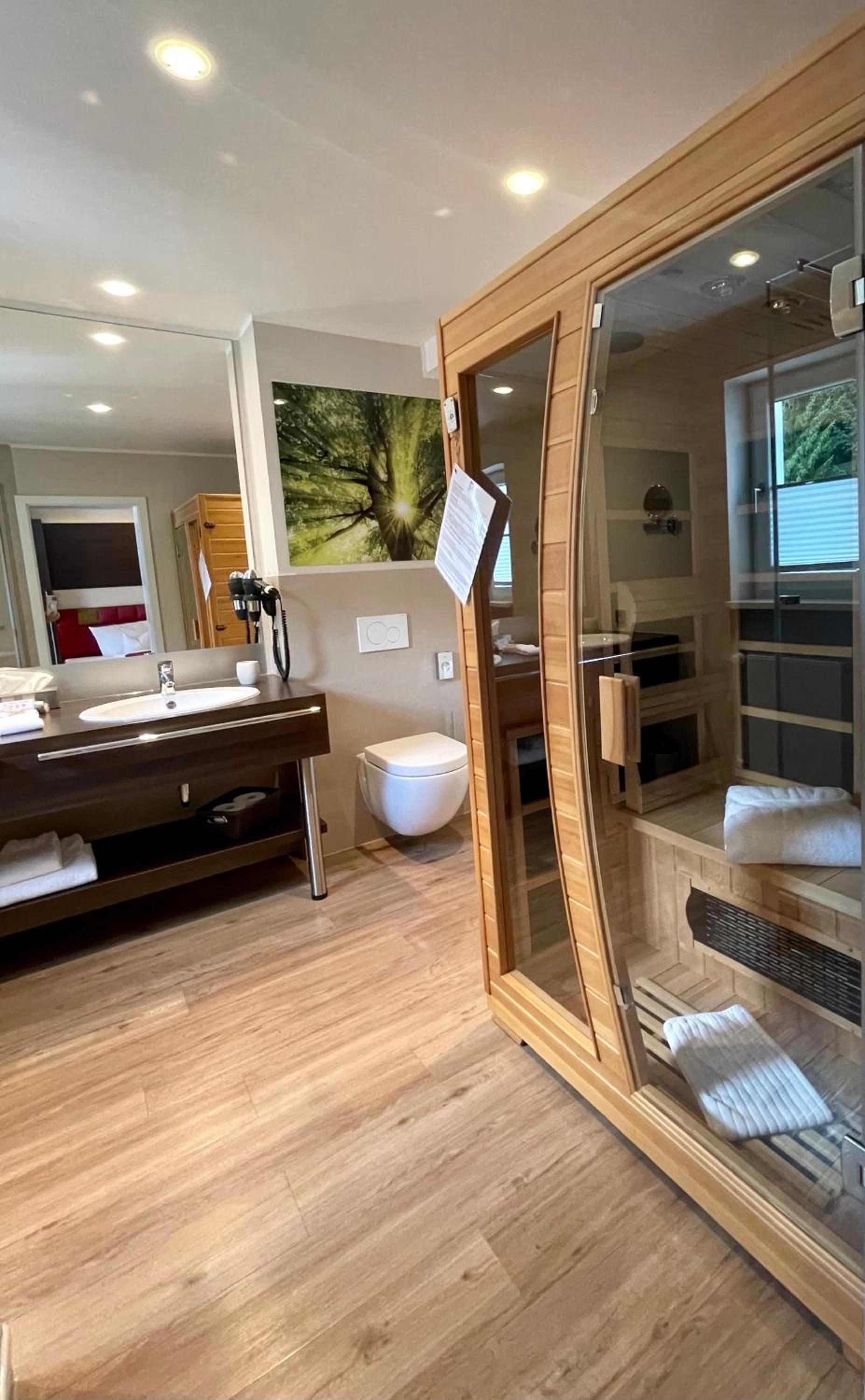 Deluxe Double Room with Balcony - Photo 3