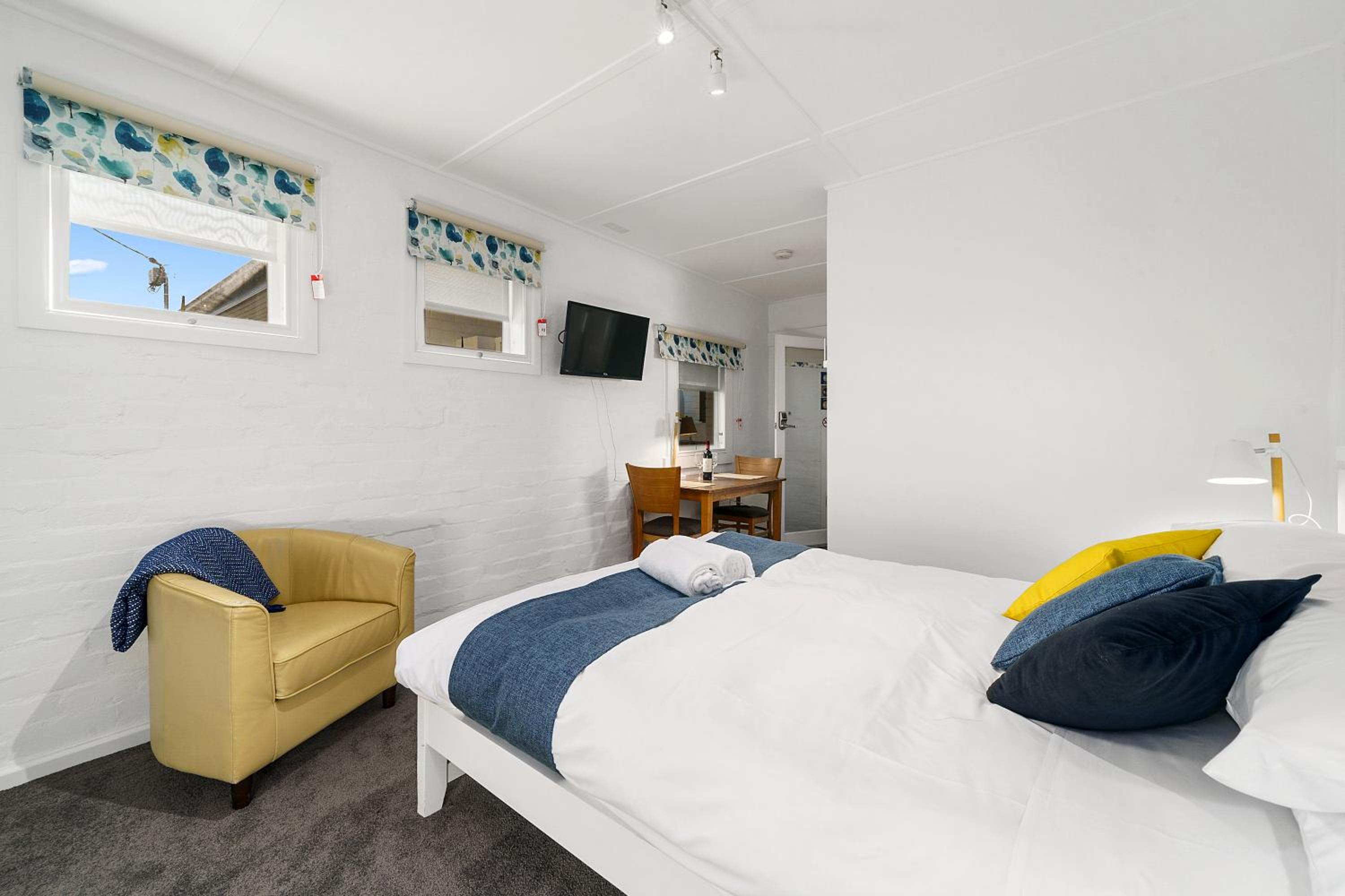 One-Bedroom Apartment - Benson Lodge photo 3