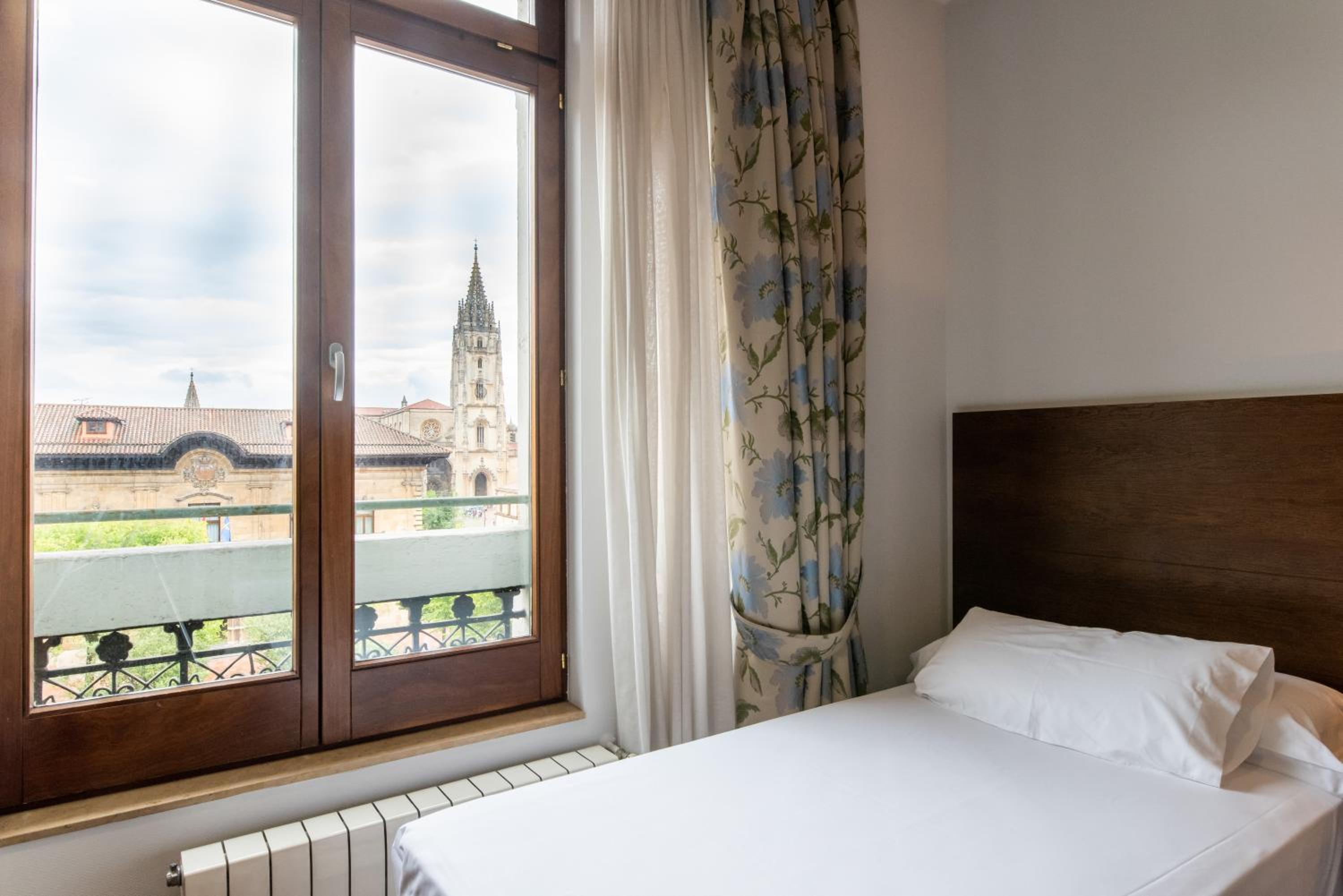 Double or Twin Room - Photo 8