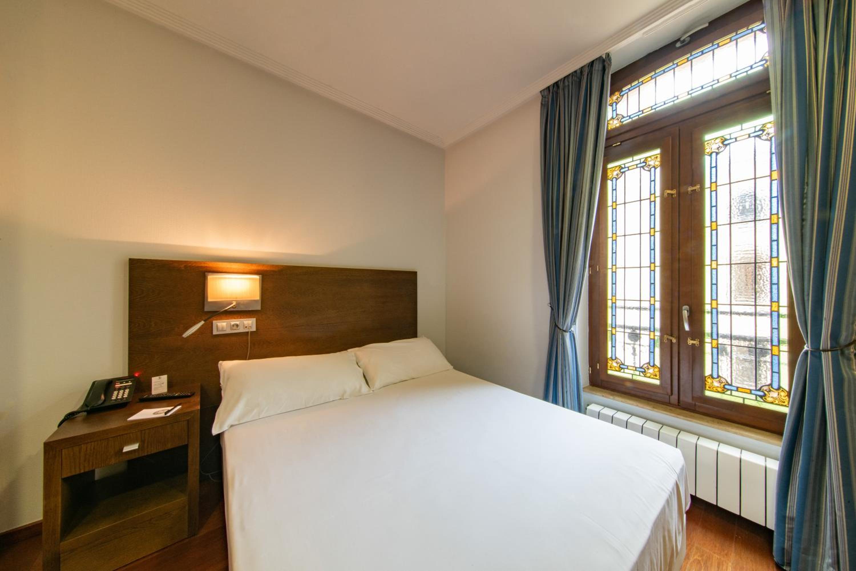 Double or Twin Room - Photo 3