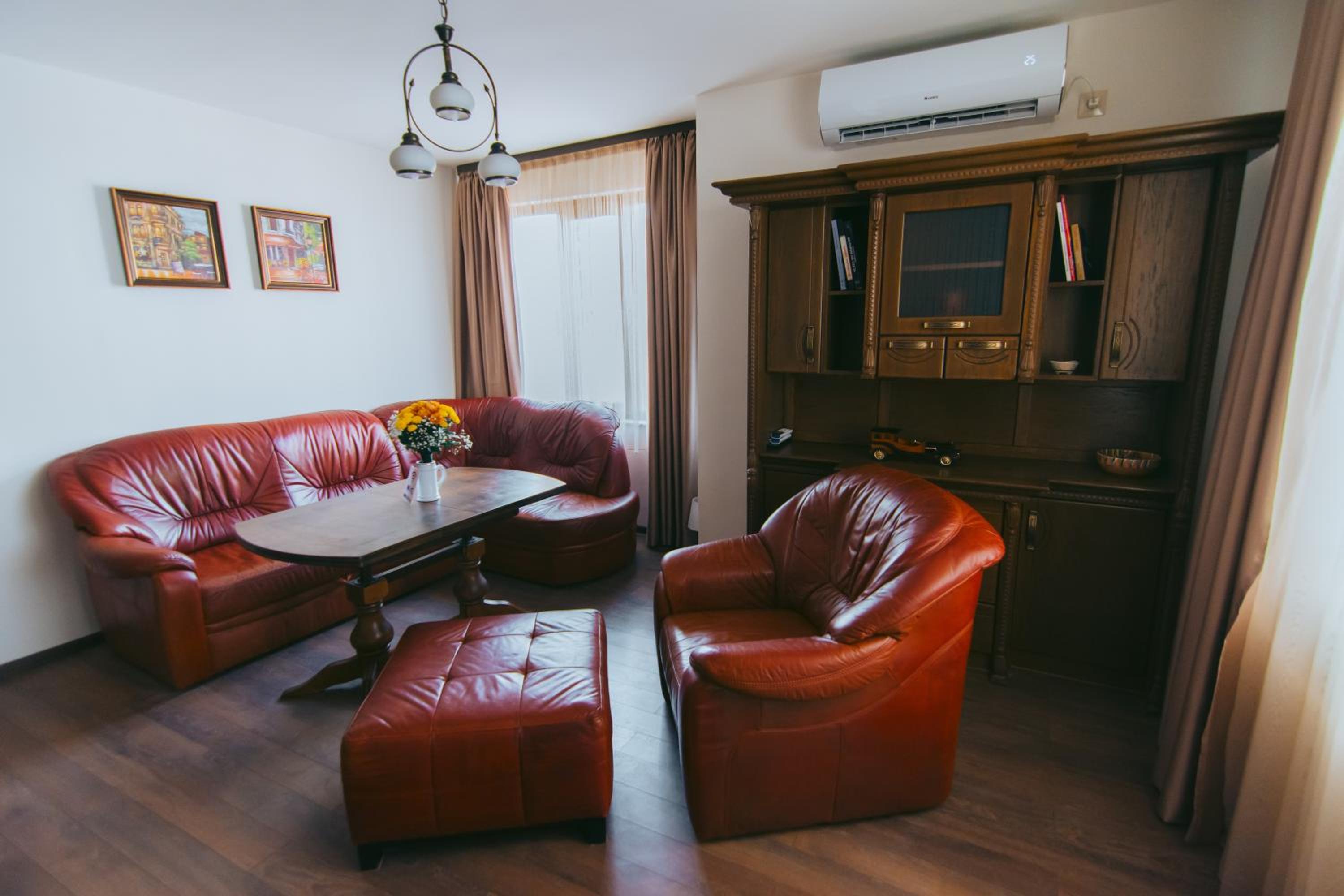 Two-Bedroom Apartment - Photo 2