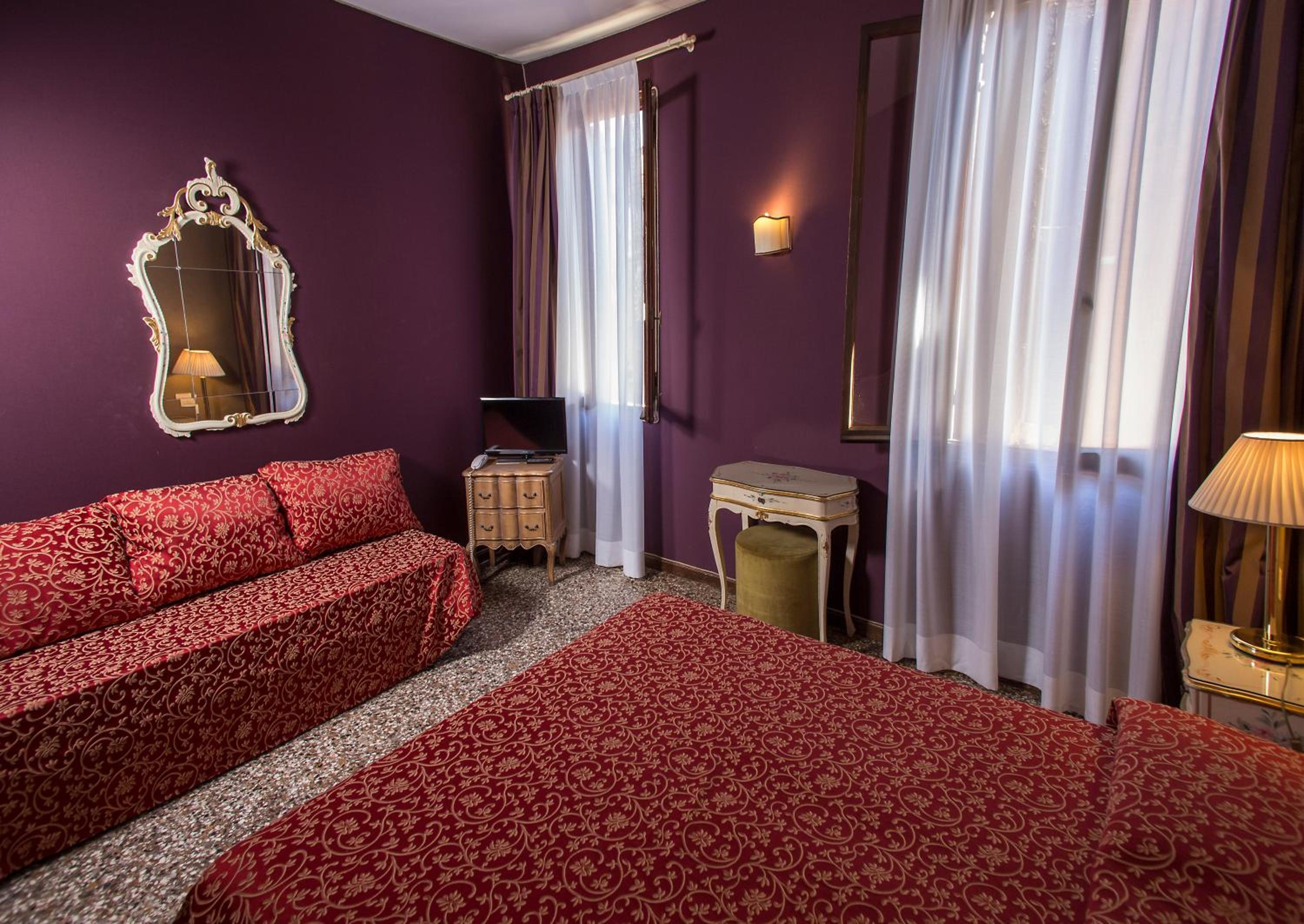 Deluxe Triple Room photo 2