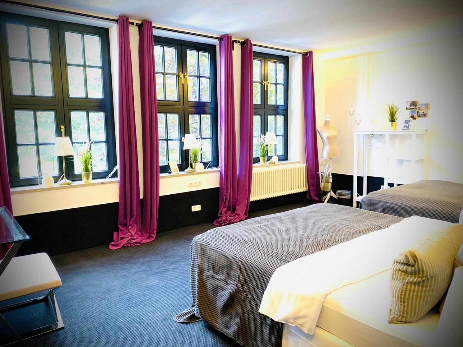 Deluxe Quadruple Room With Corner Bath