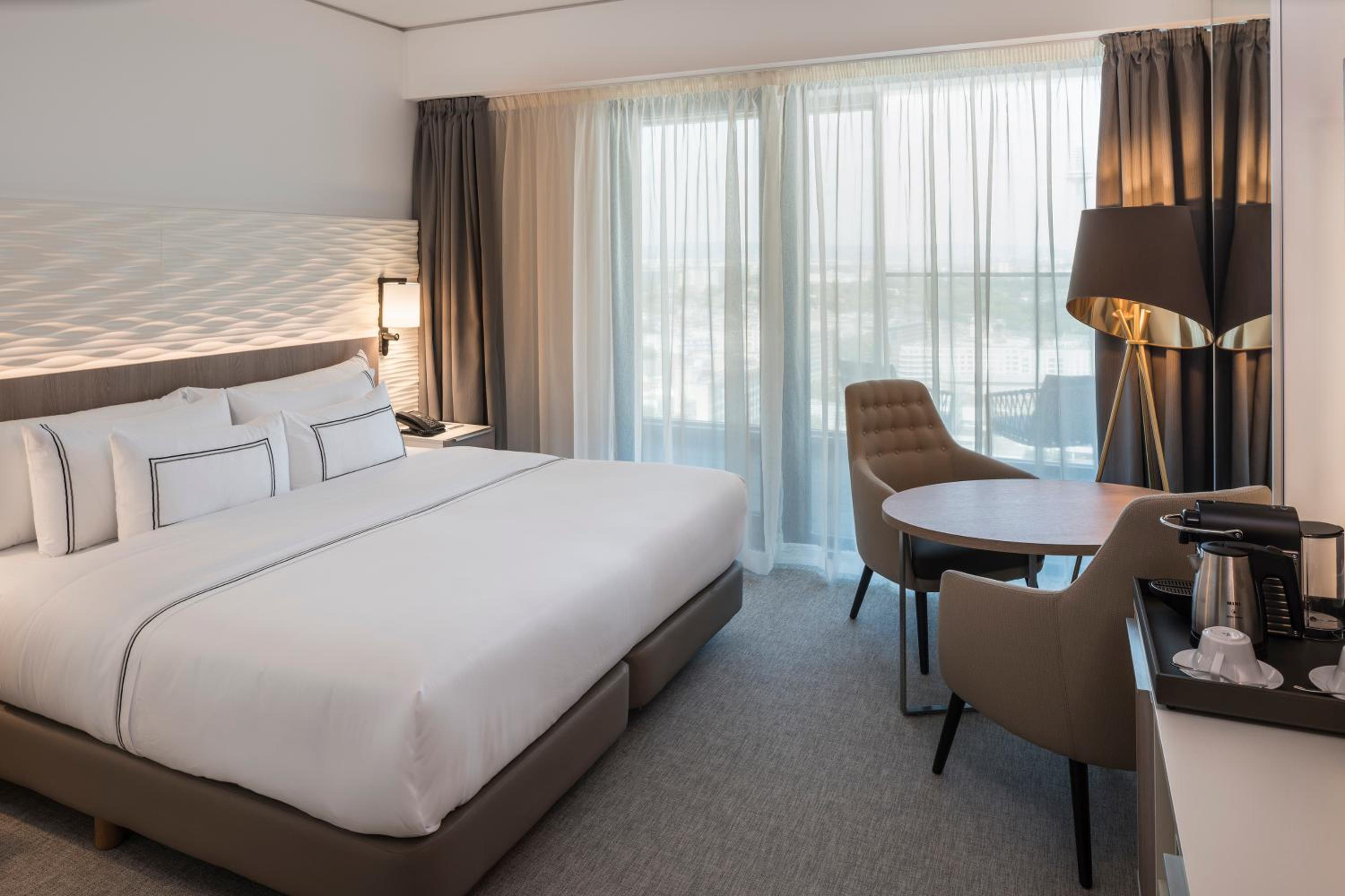 The Level Premium Room with Skyline View and Executive Lounge Access