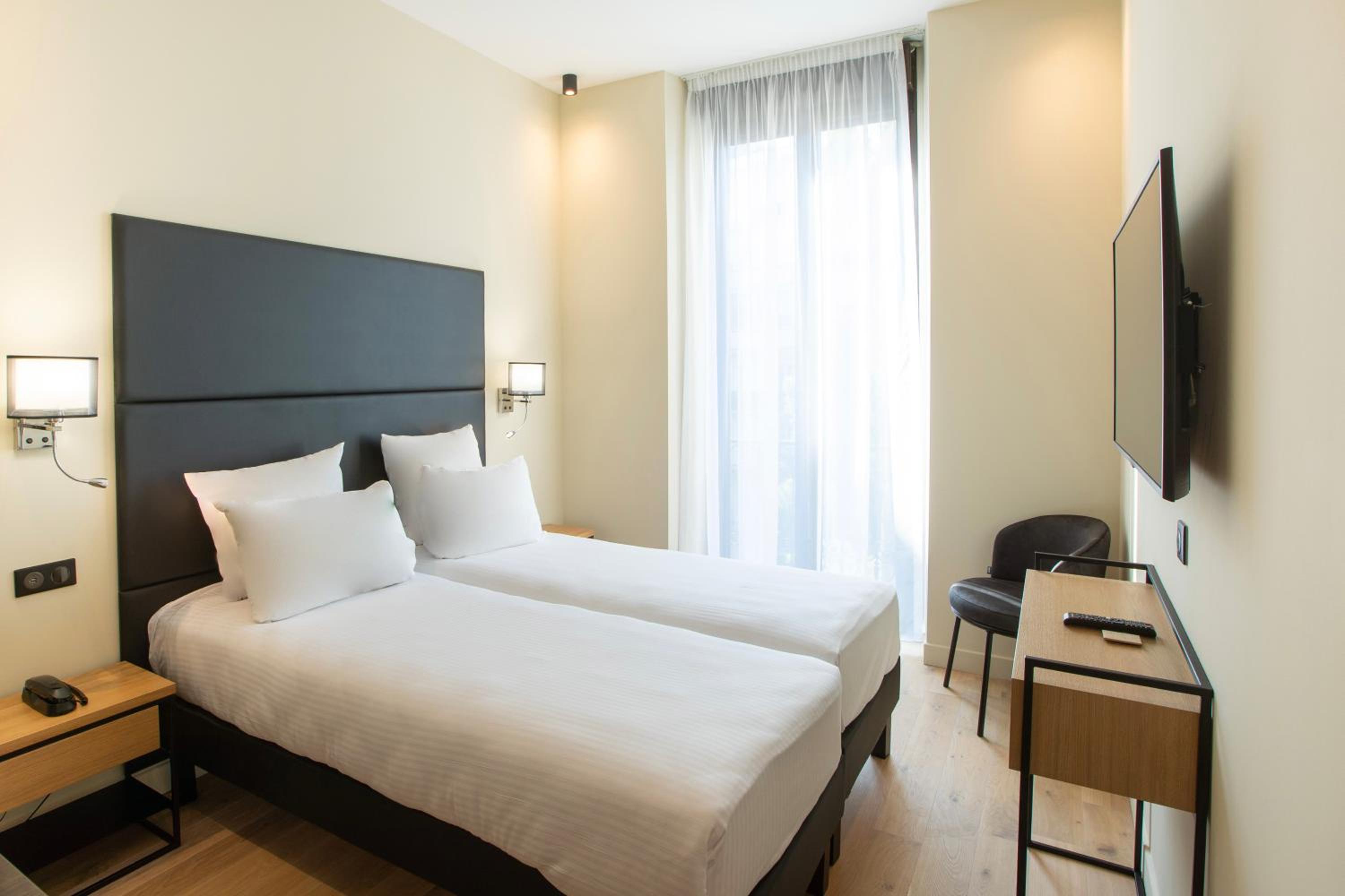 Twin Room - Photo 2