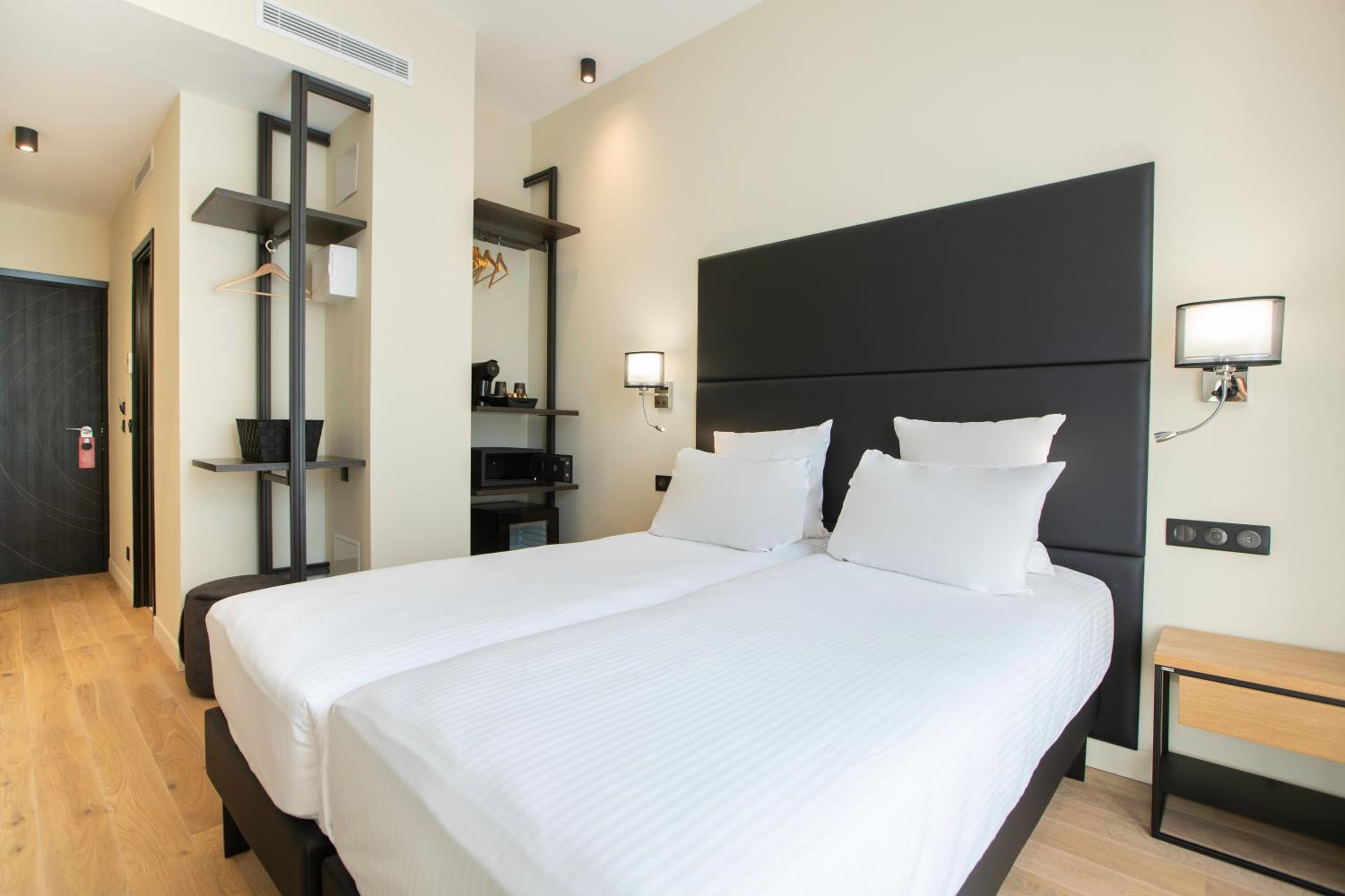 Twin Room - Photo 3