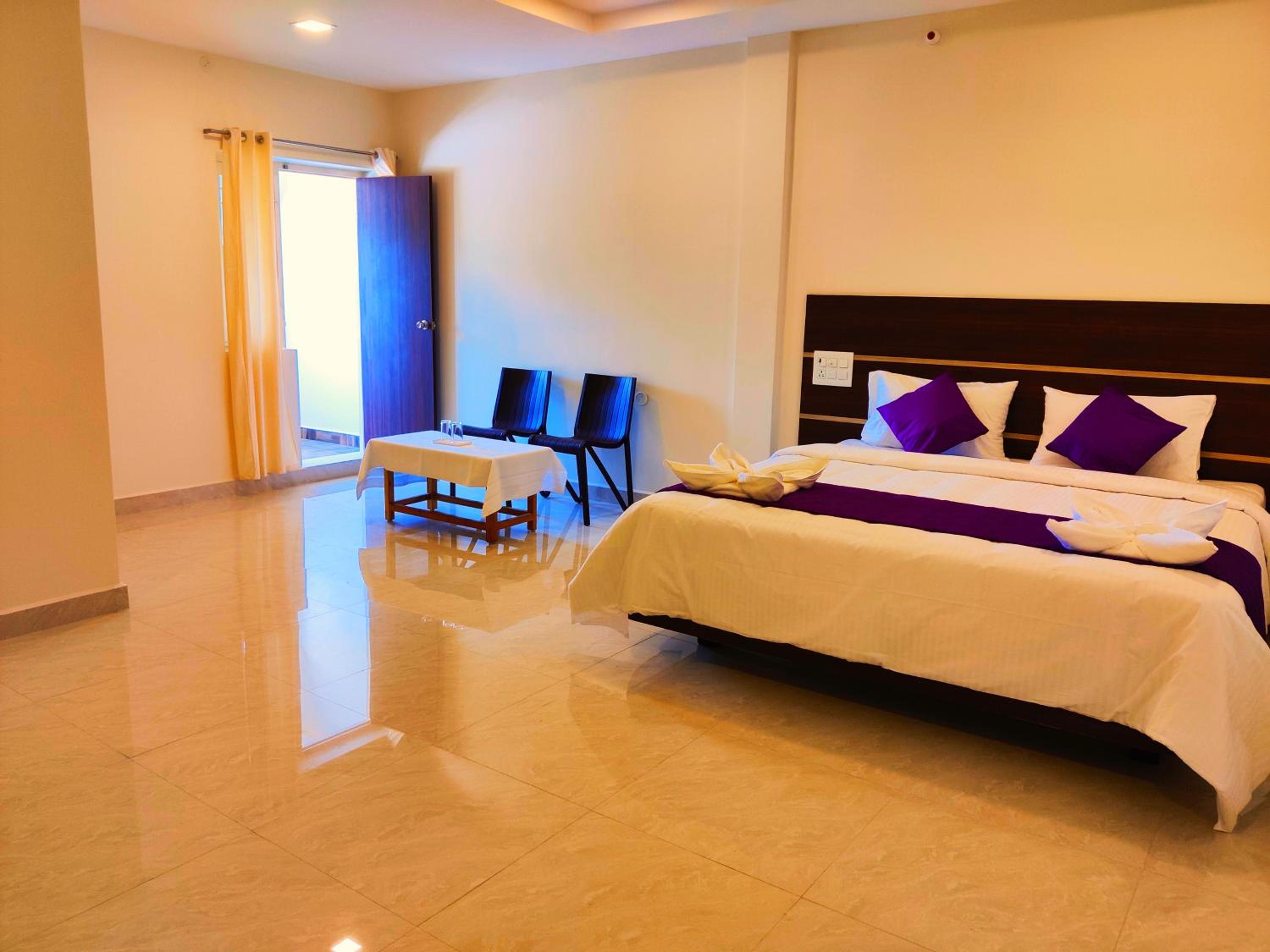 King Room with Balcony - Photo 1
