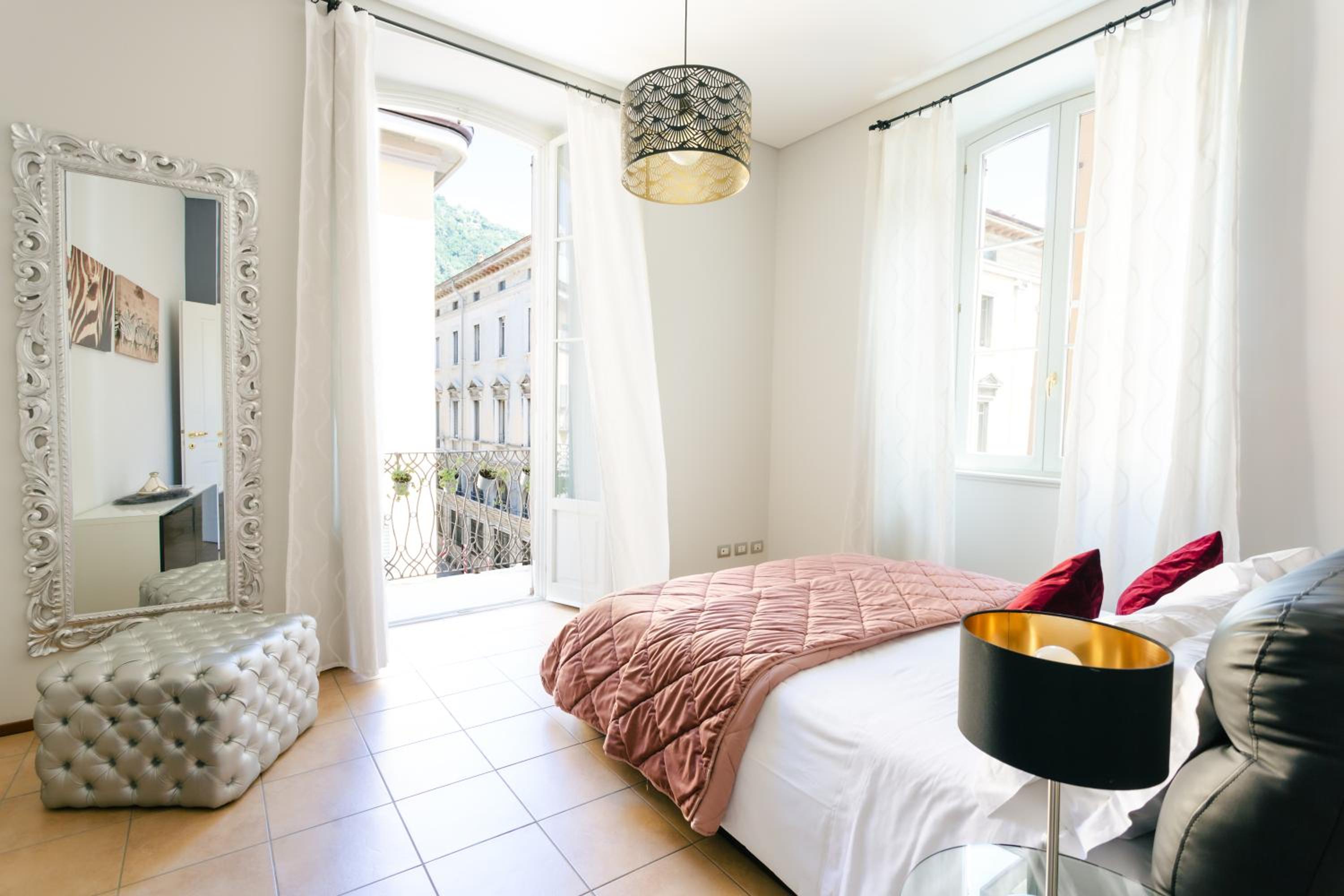 One-Bedroom Apartment with Balcony - Via Vittorio Emanuele 72