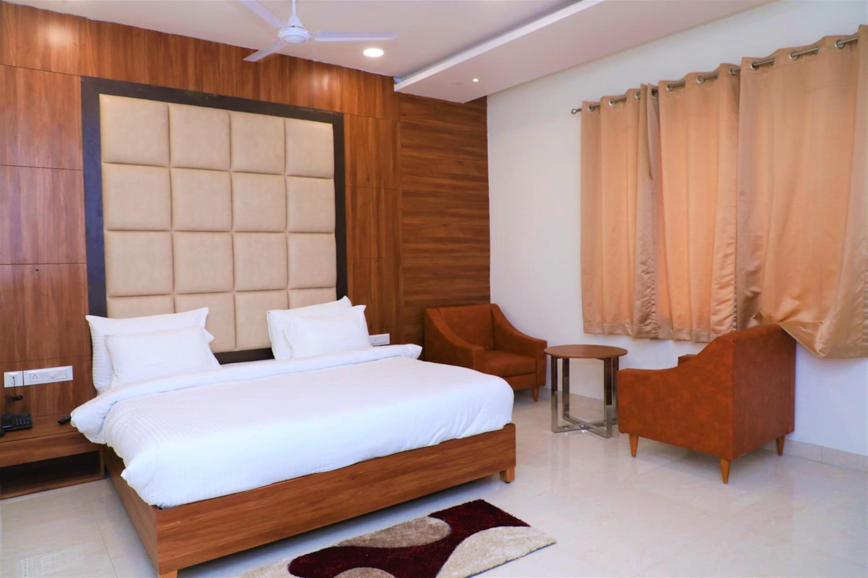 Standard King Room photo 1