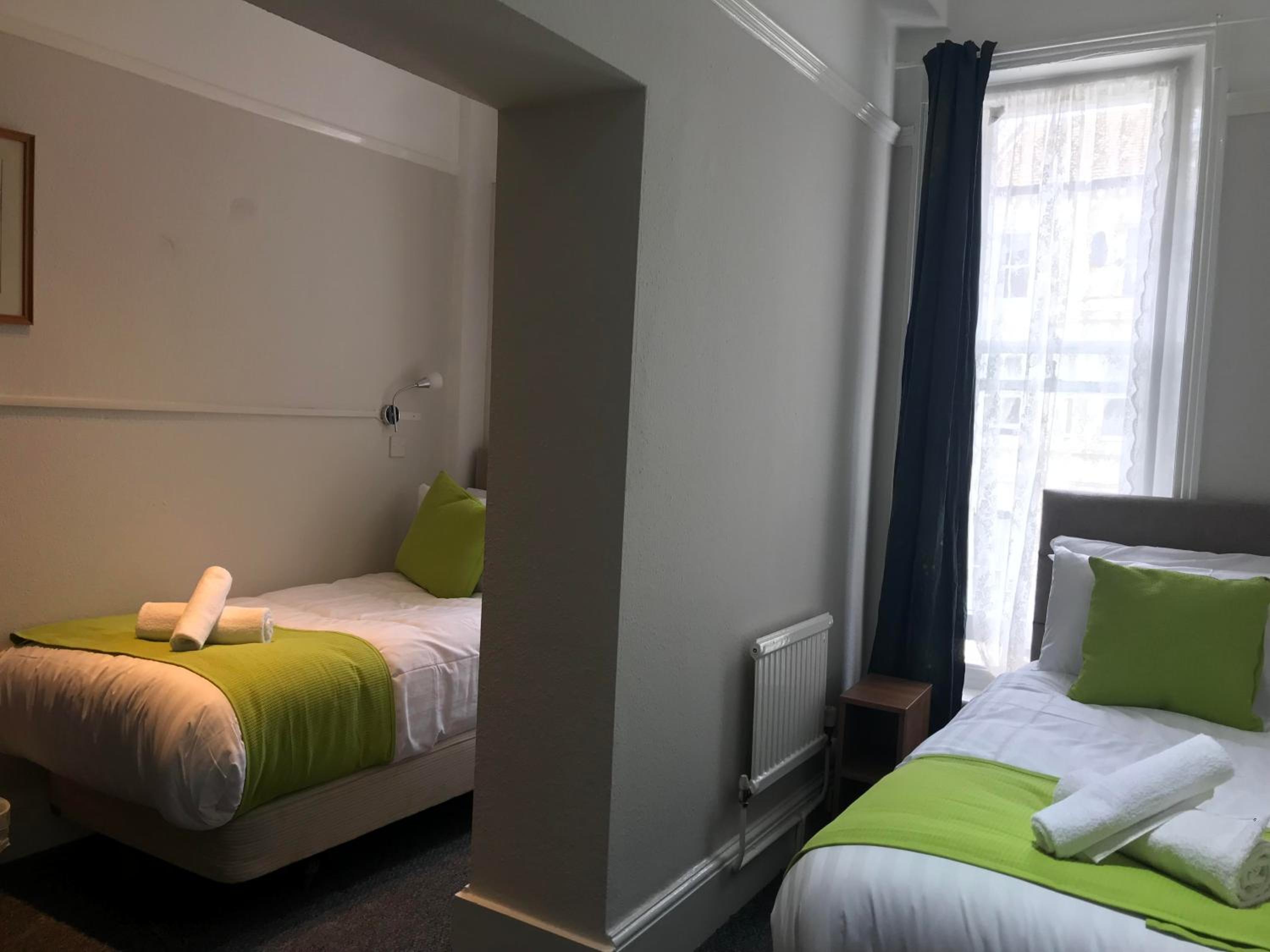 Twin Room With Private Bathroom photo 2