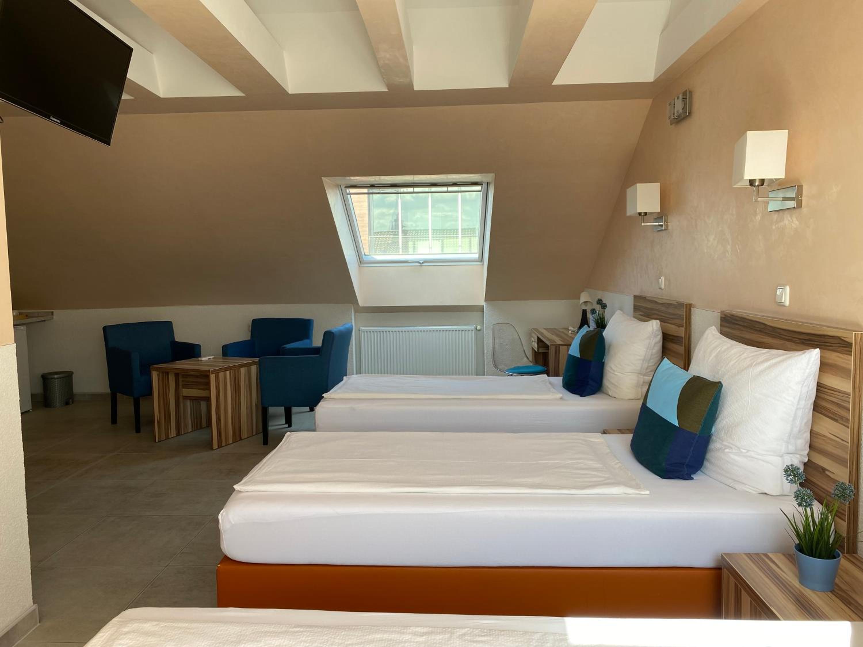 Triple Room with Private Bathroom - Photo 4