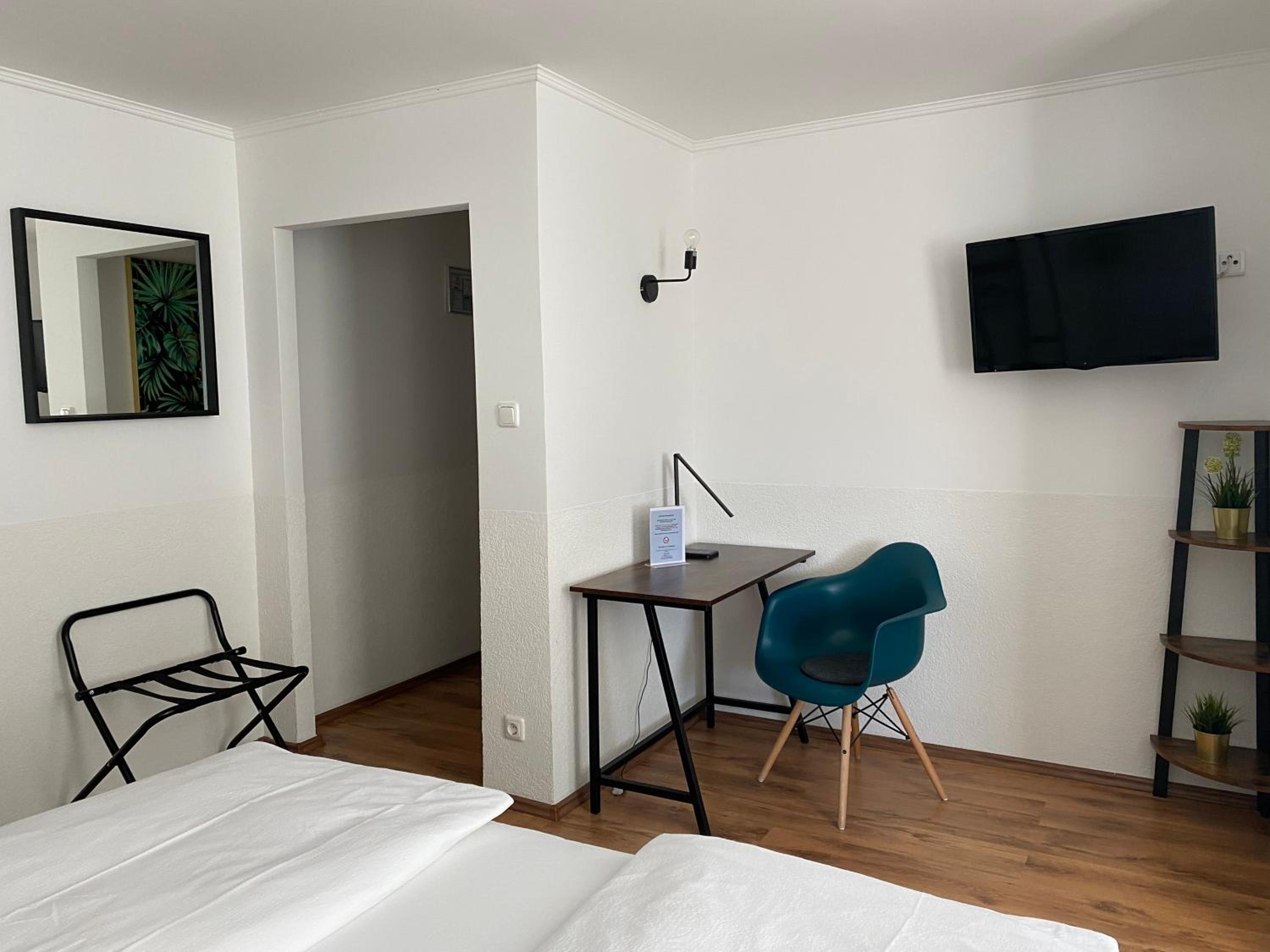 Studio Apartment - Photo 34